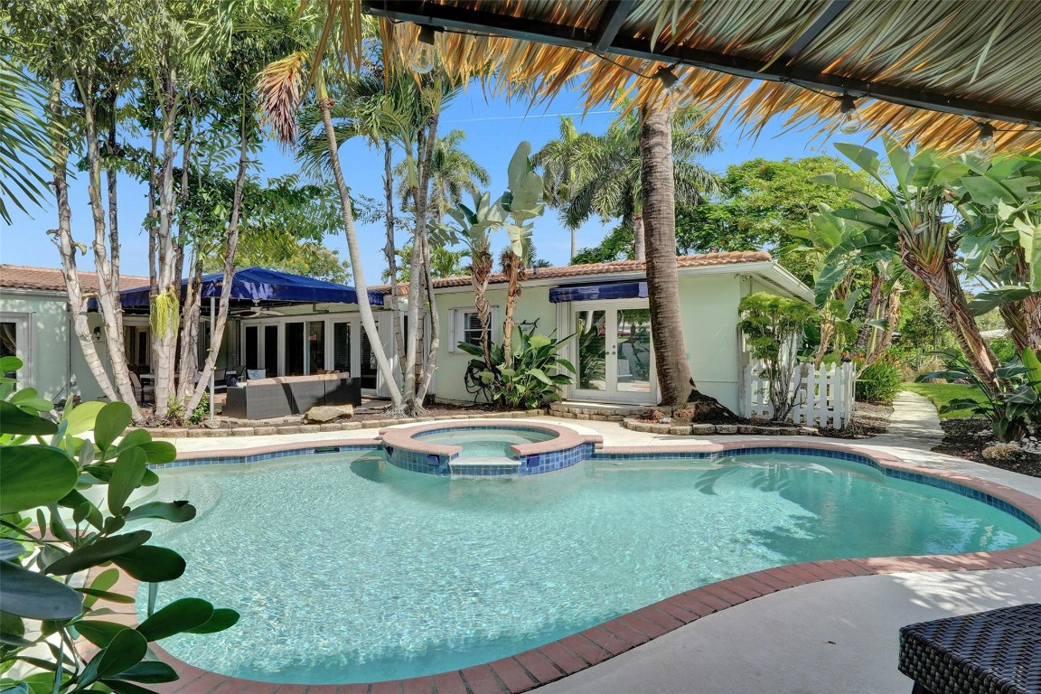 2610 Yacht Club Blvd