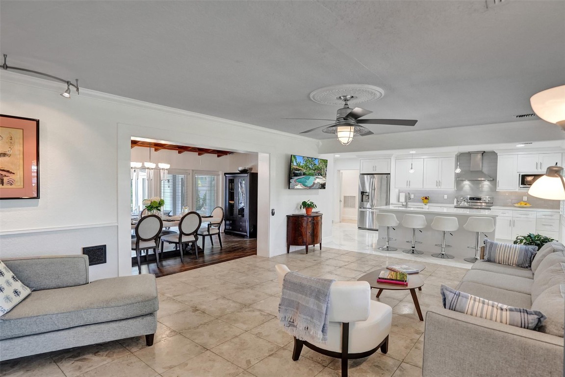 2610 Yacht Club Blvd