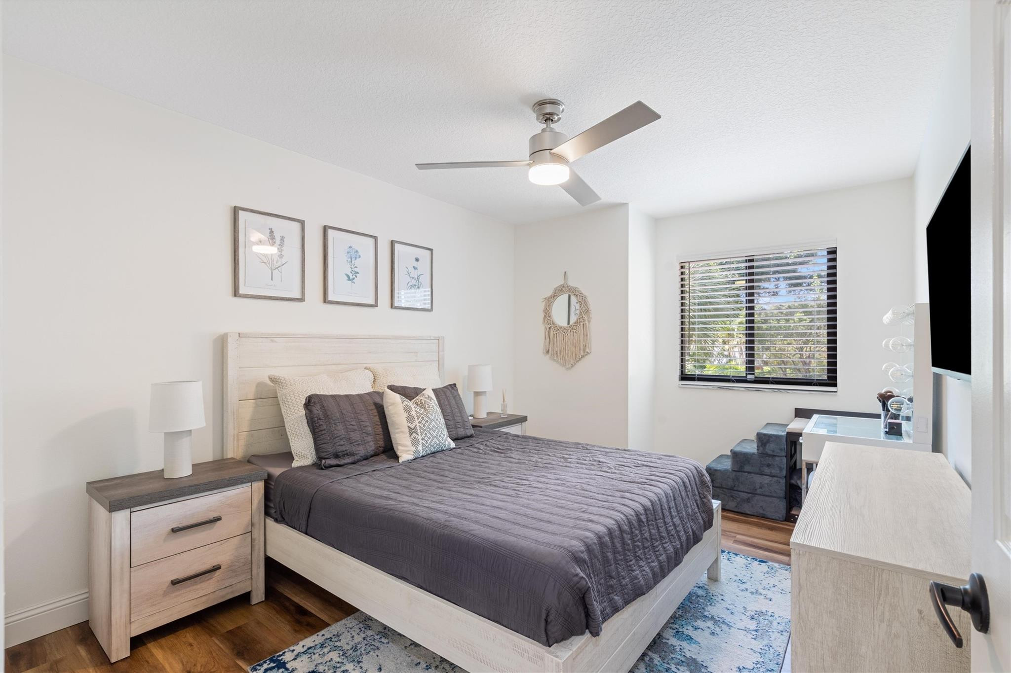 5556 Fox Hollow Drive