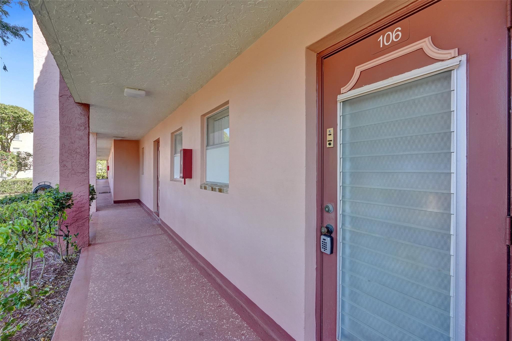 9641 Lakes Blvd 106