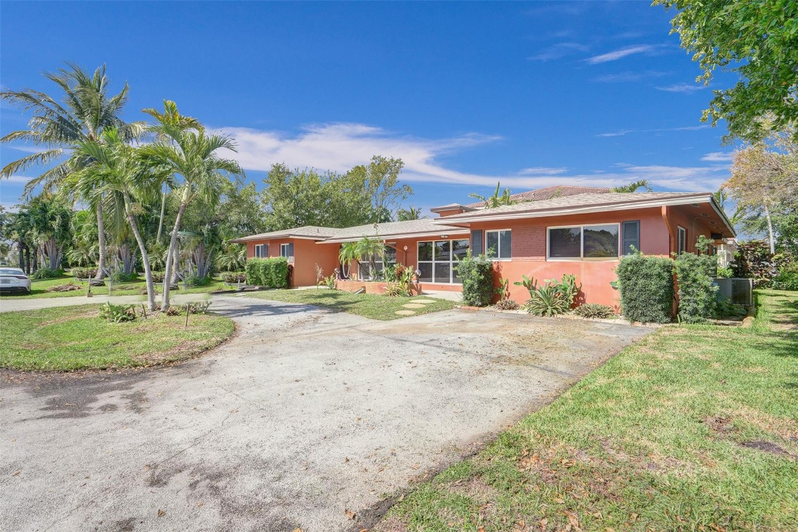 1061-1081 NE 26th Ave #1-2