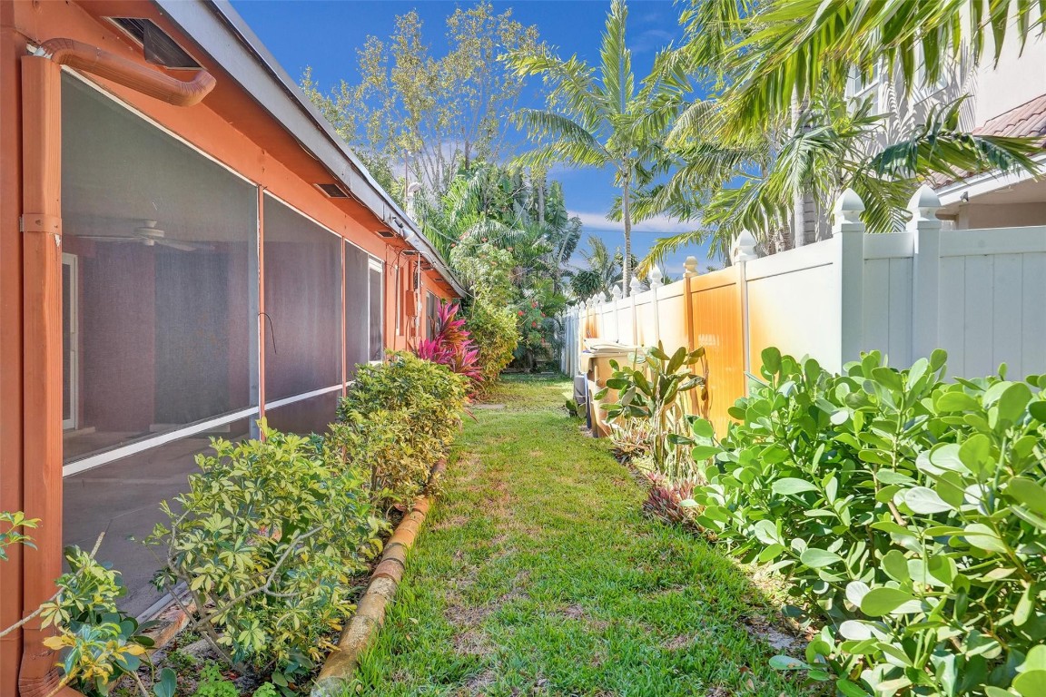 1061-1081 NE 26th Ave #1-2