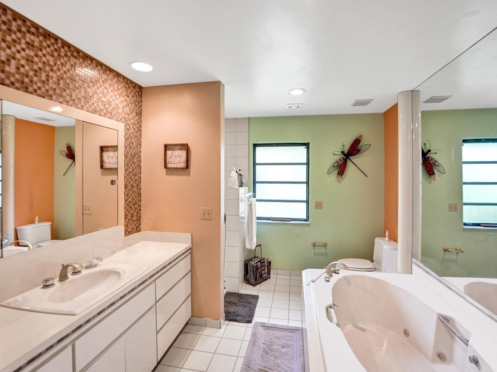 5702 White Hickory Cir