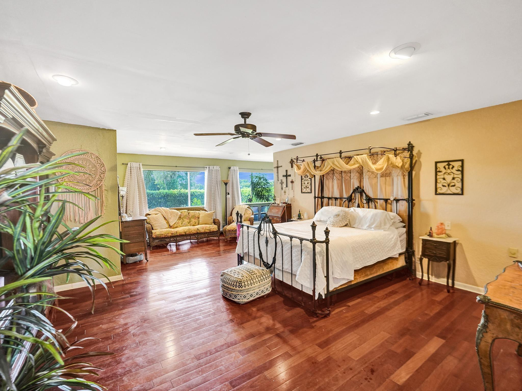 5702 White Hickory Cir