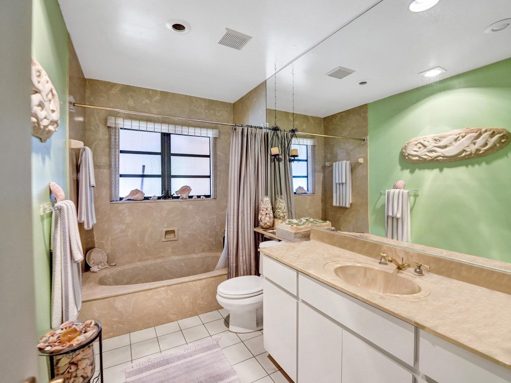 5702 White Hickory Cir