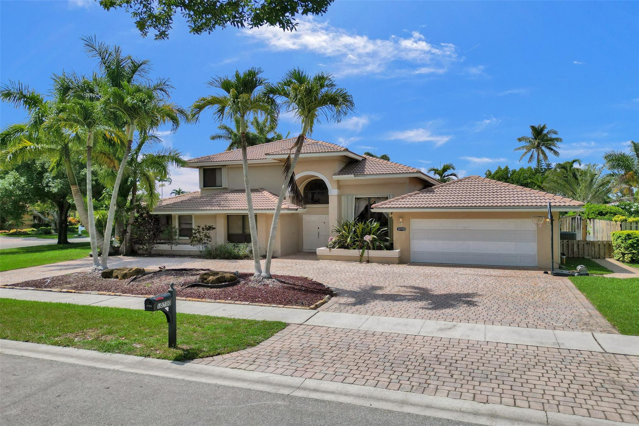 10700 NW 7TH CT