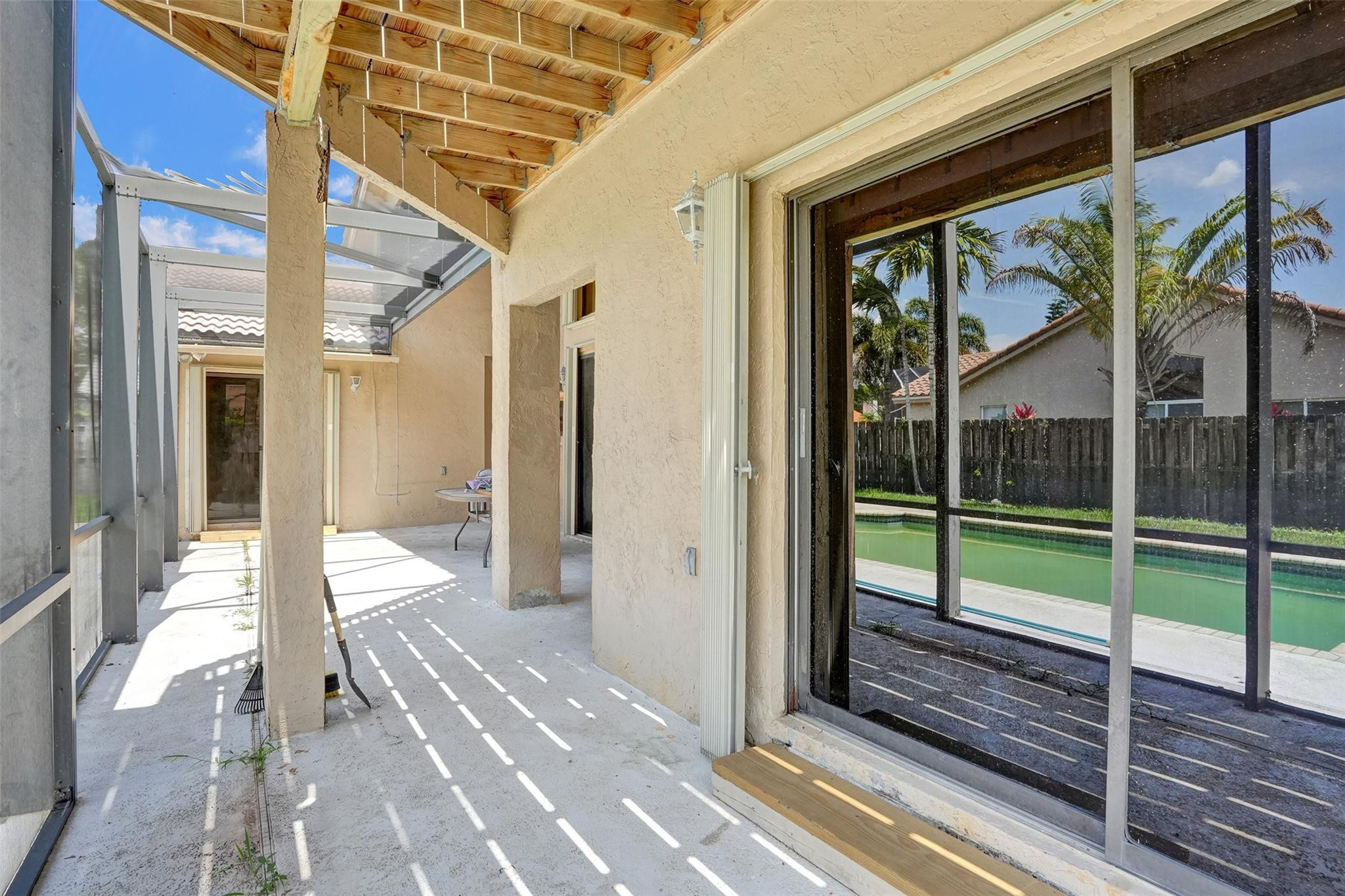 10700 NW 7TH CT
