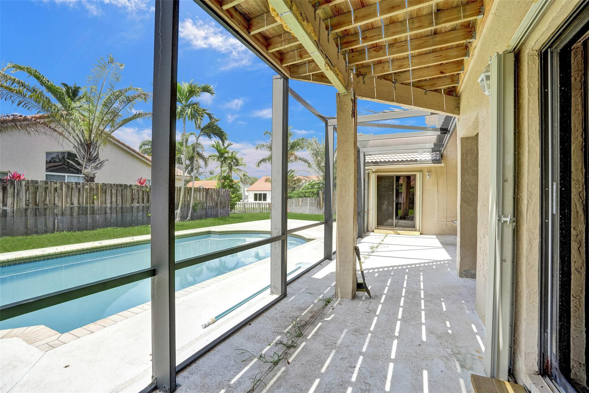 10700 NW 7TH CT