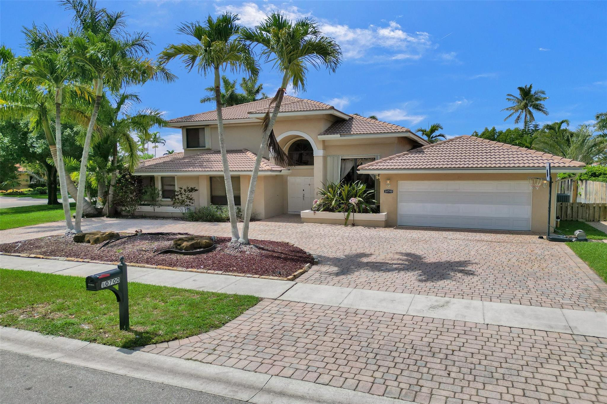 10700 NW 7TH CT