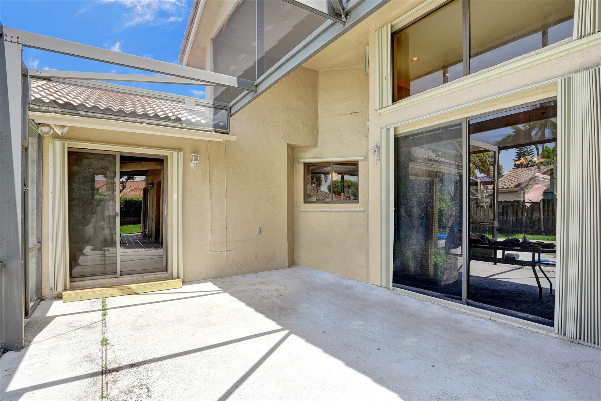 10700 NW 7TH CT
