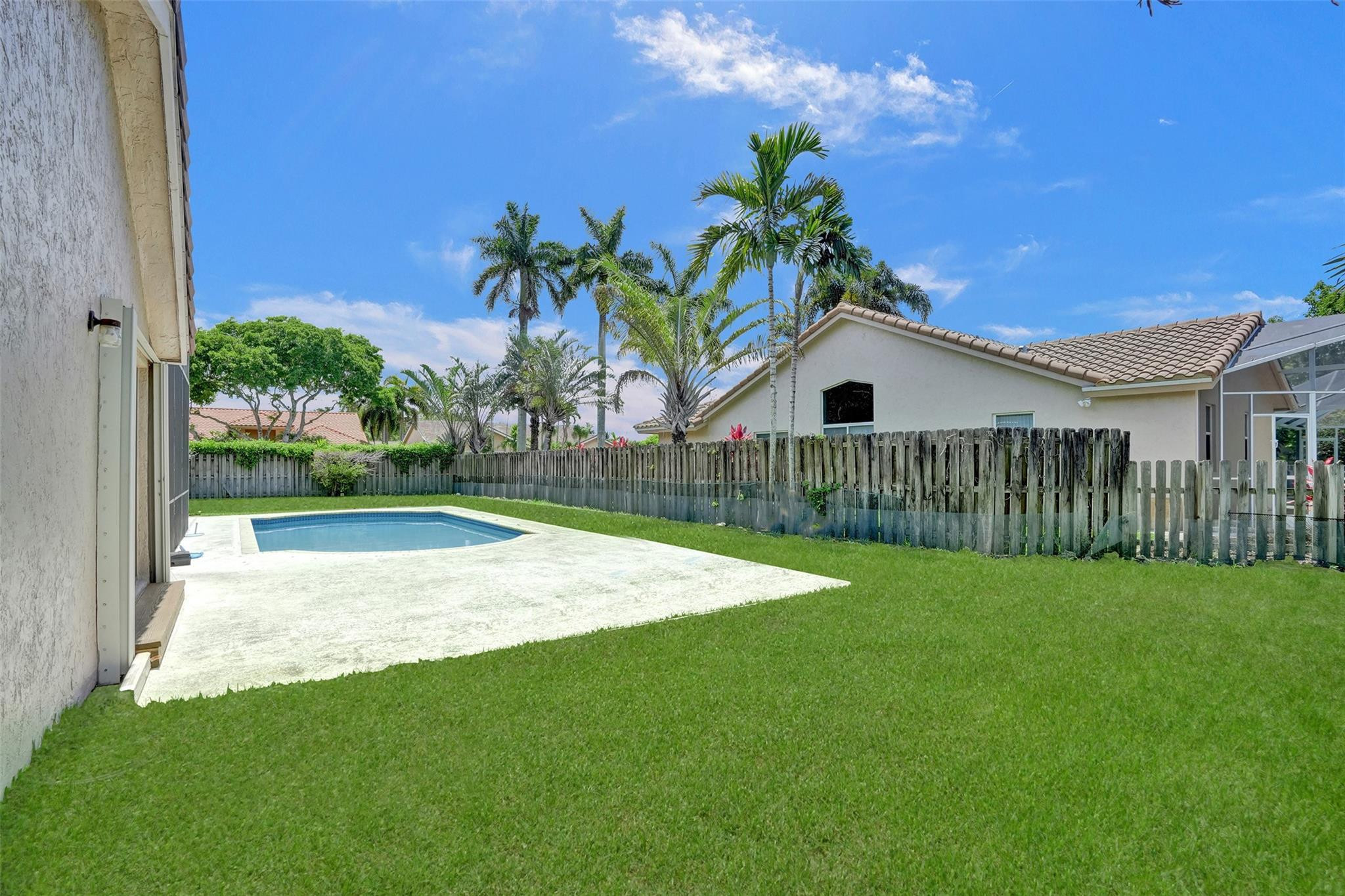 10700 NW 7TH CT