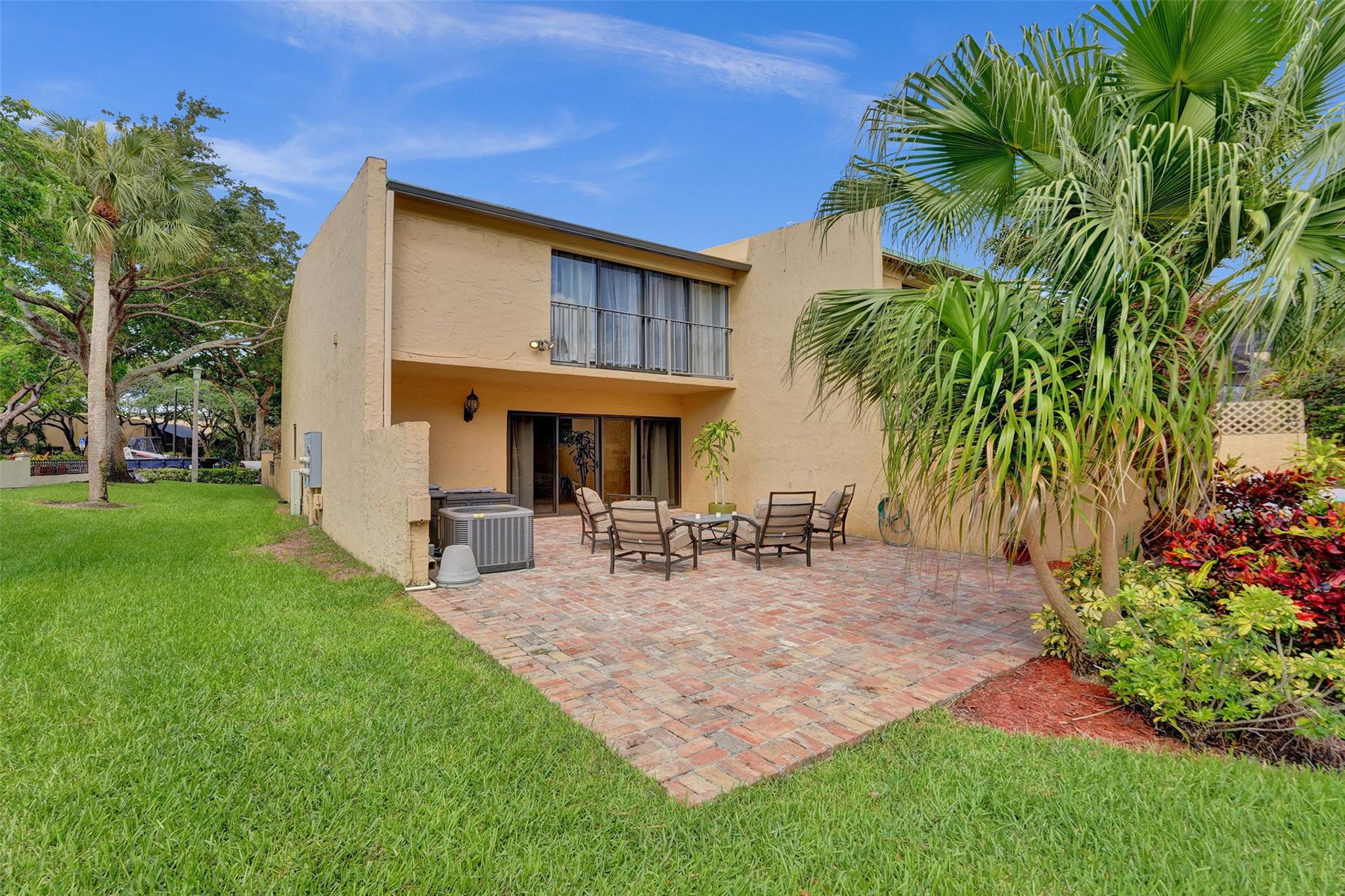 700 E COCO PLUM CR #8 8