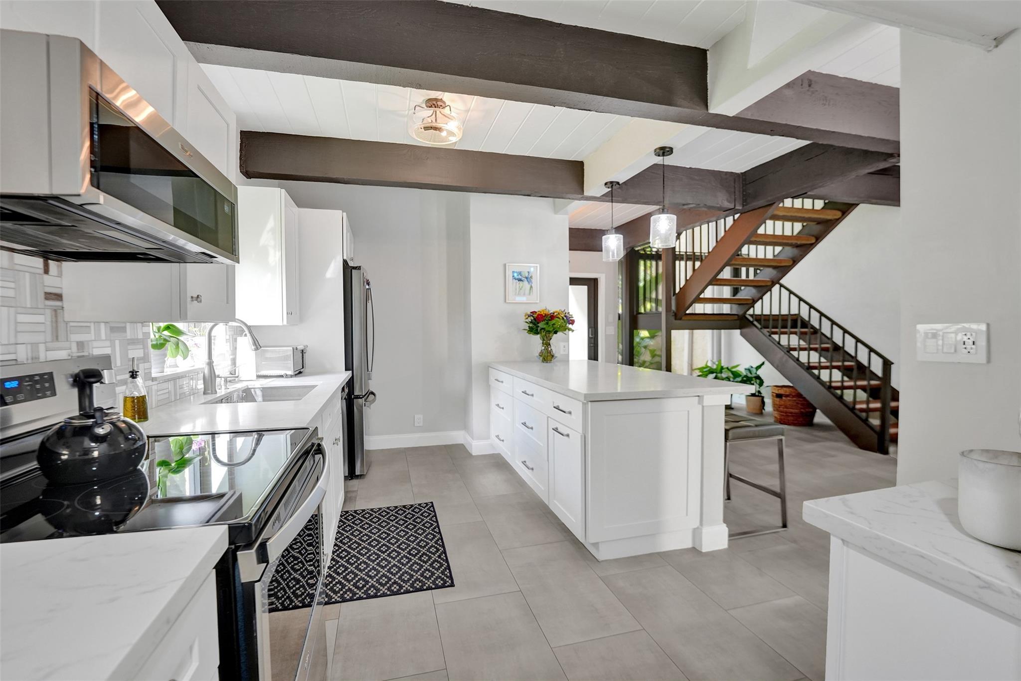 700 E COCO PLUM CR #8 8