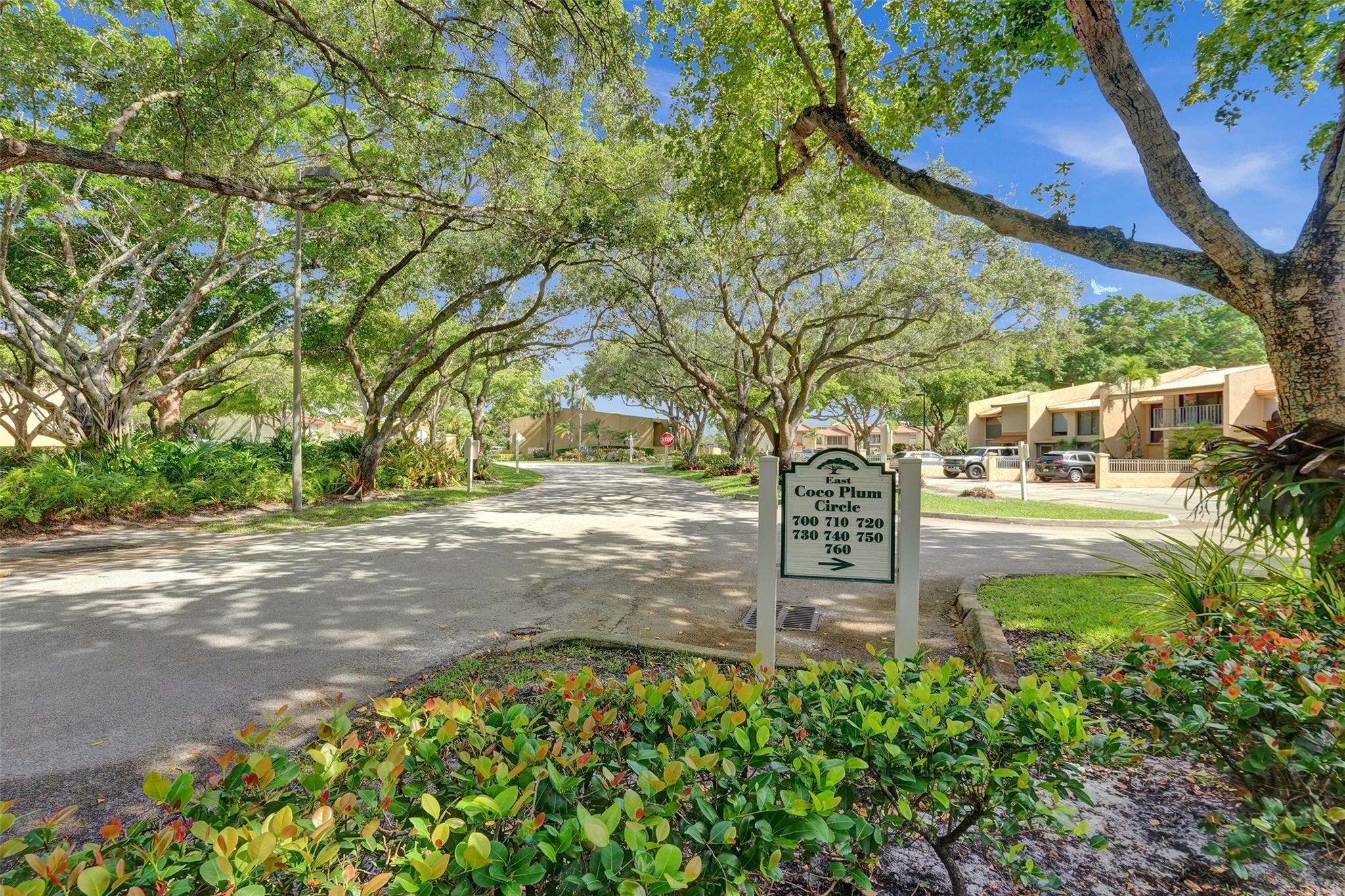 700 E COCO PLUM CR #8 8
