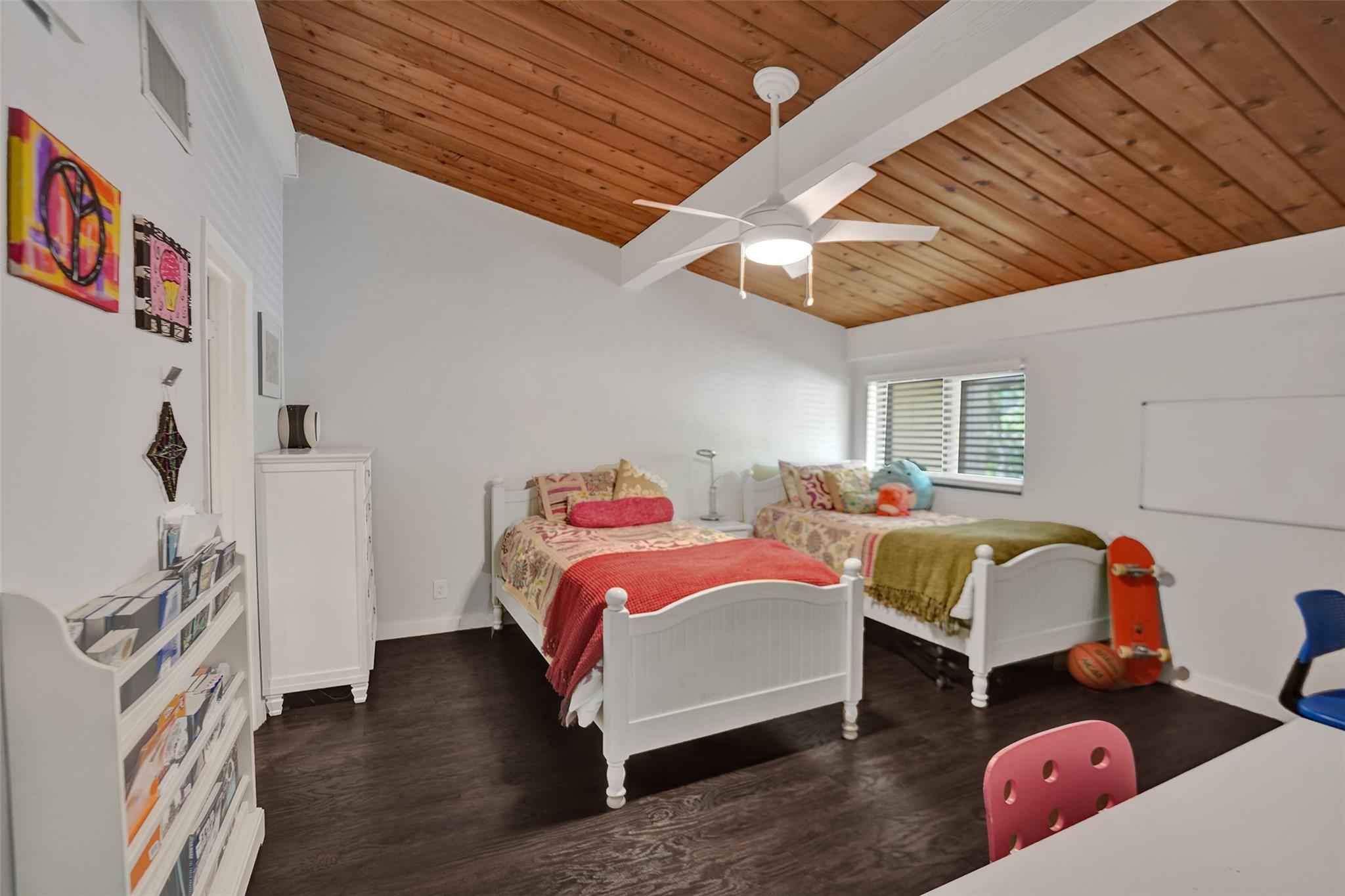 700 E COCO PLUM CR #8 8