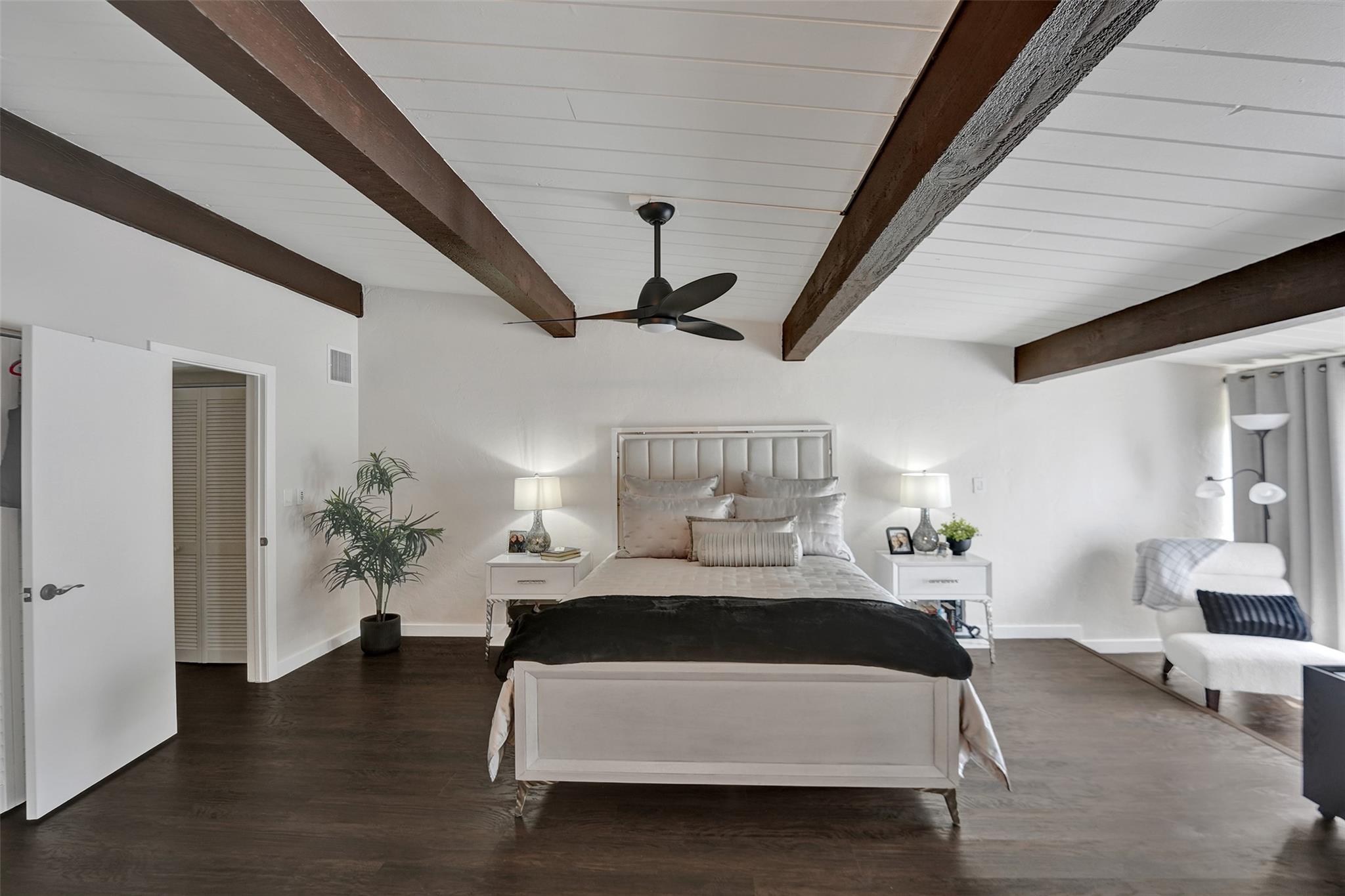 700 E COCO PLUM CR #8 8