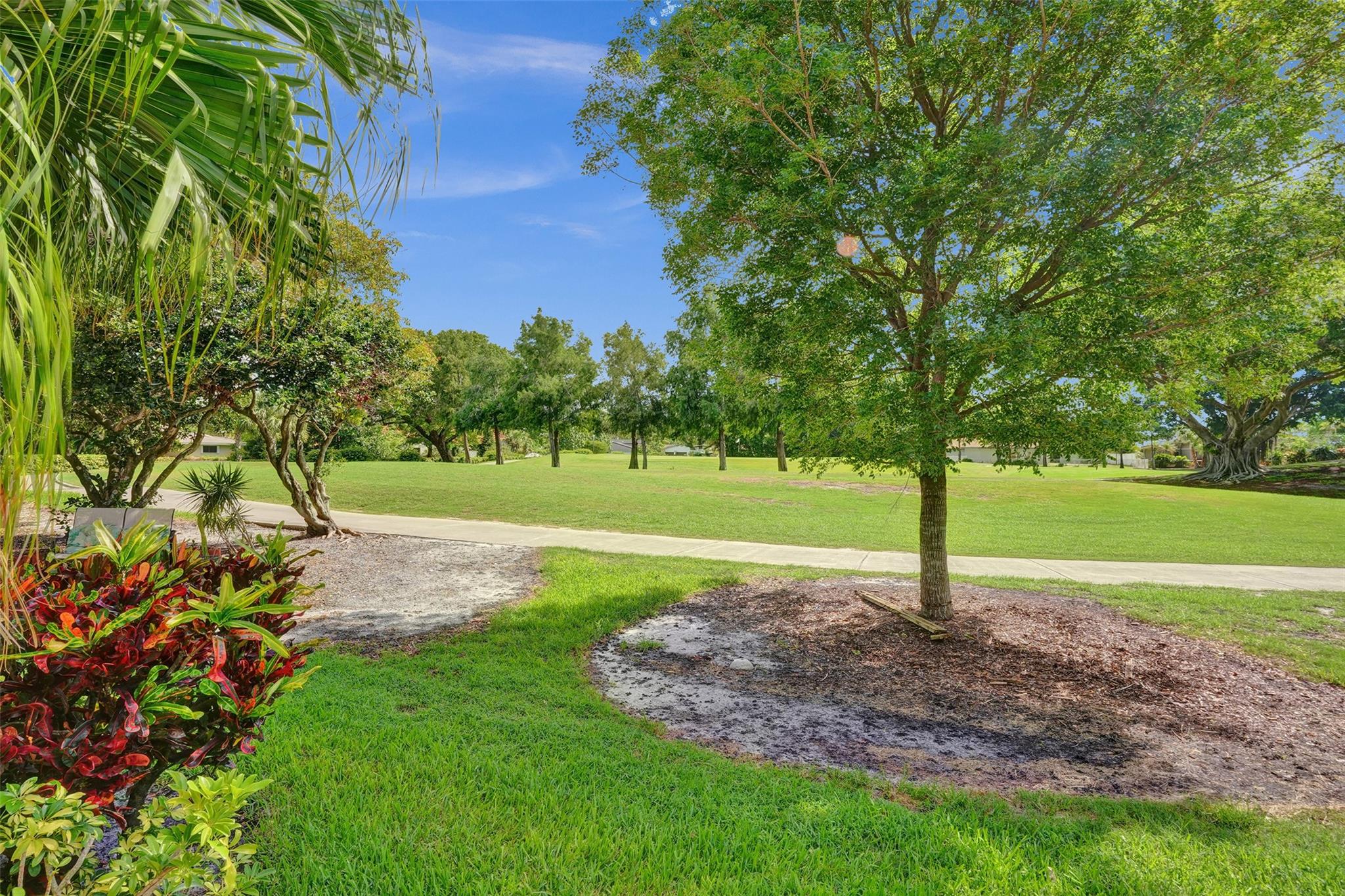 700 E COCO PLUM CR #8 8