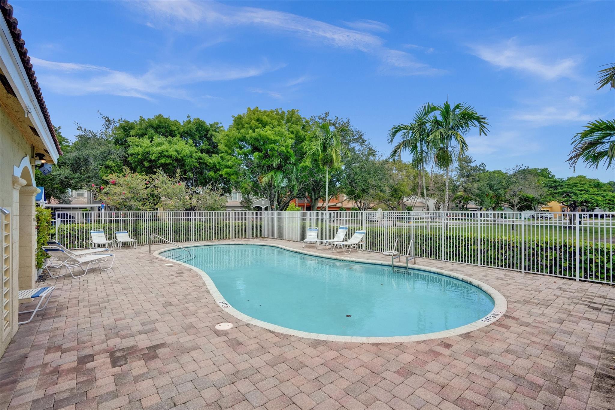 4283 S Magnolia Cir