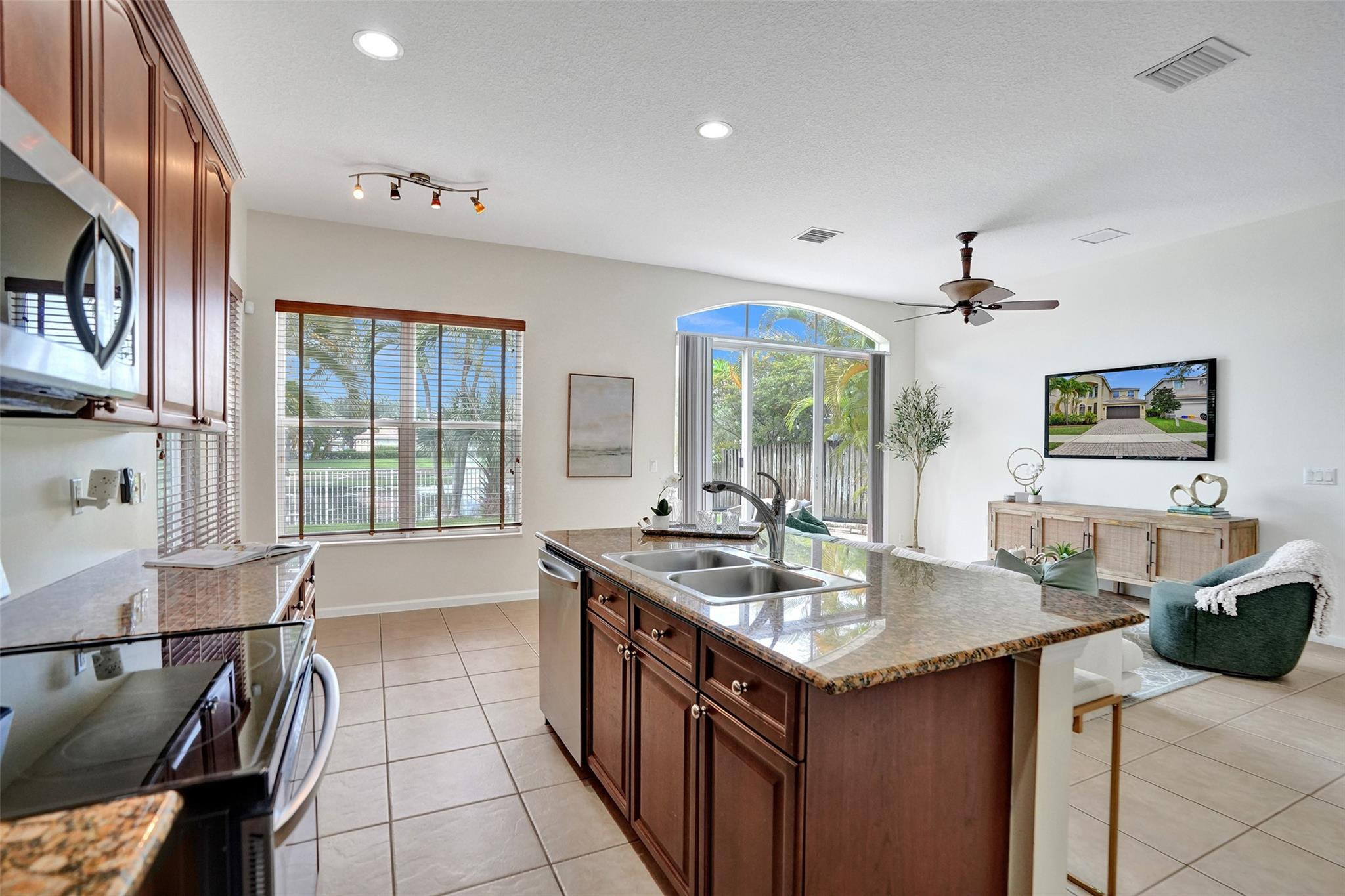 4283 S Magnolia Cir