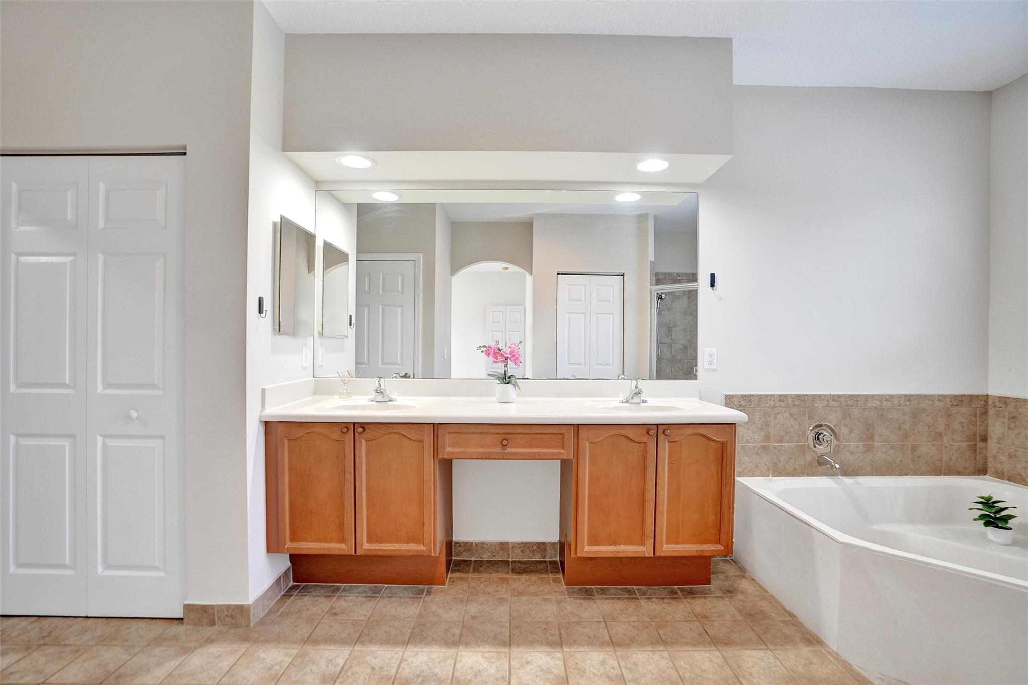 4283 S Magnolia Cir