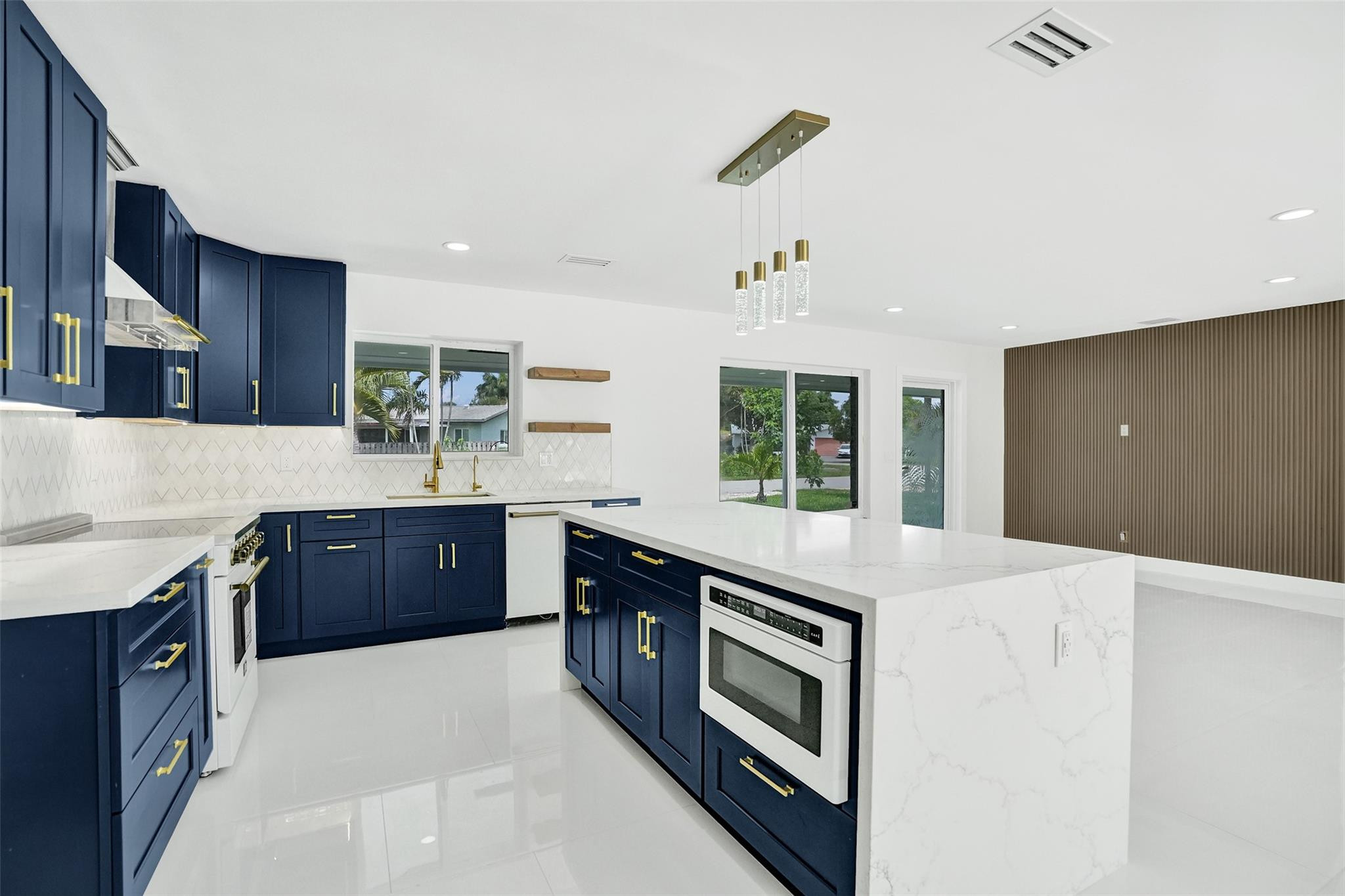 2615 NW 9th Ter