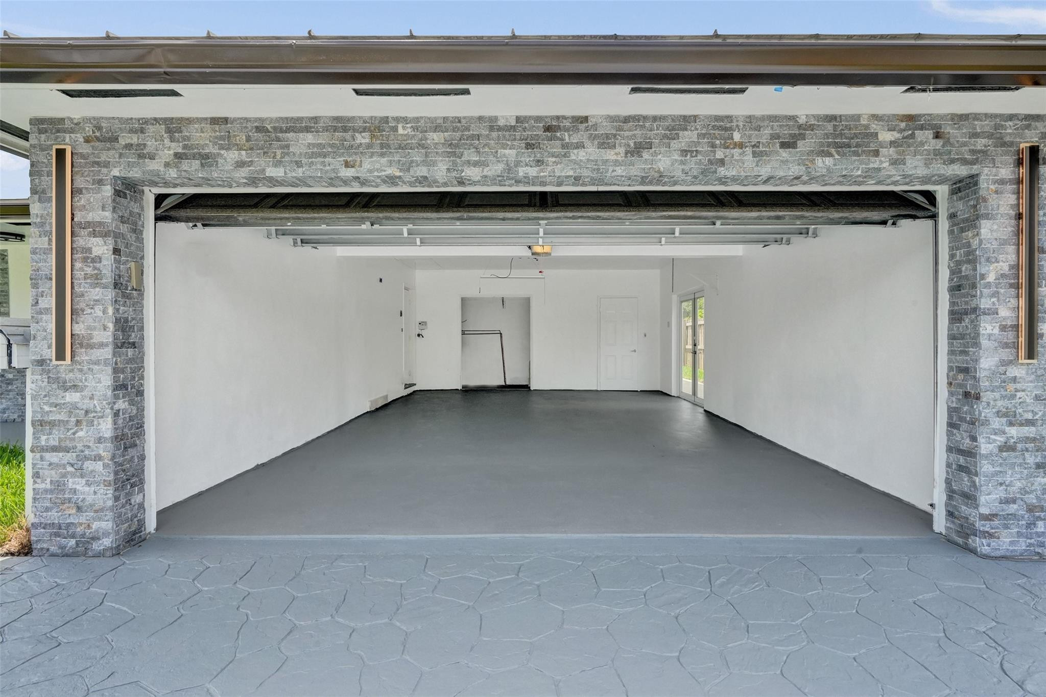 2615 NW 9th Ter