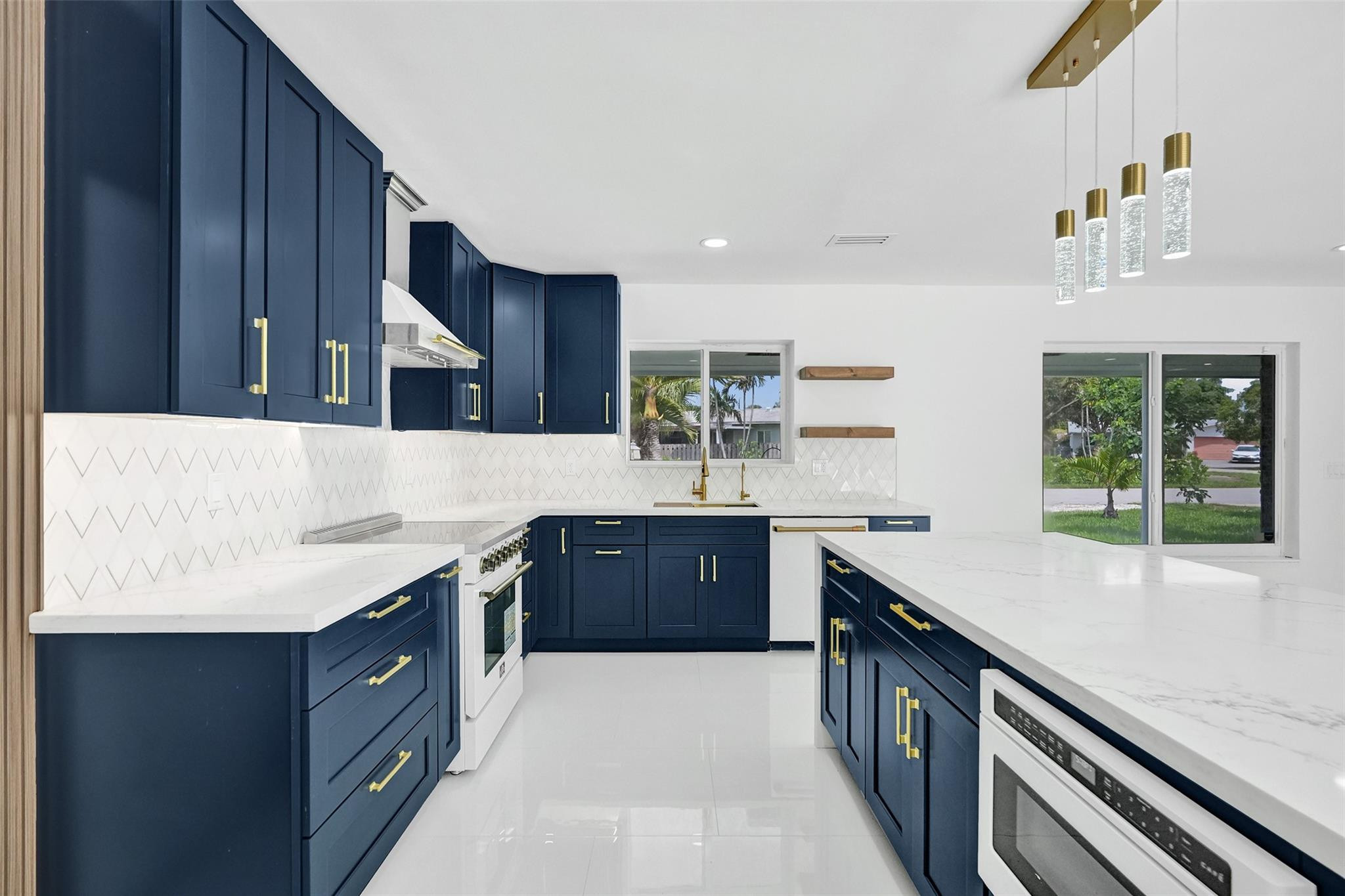 2615 NW 9th Ter