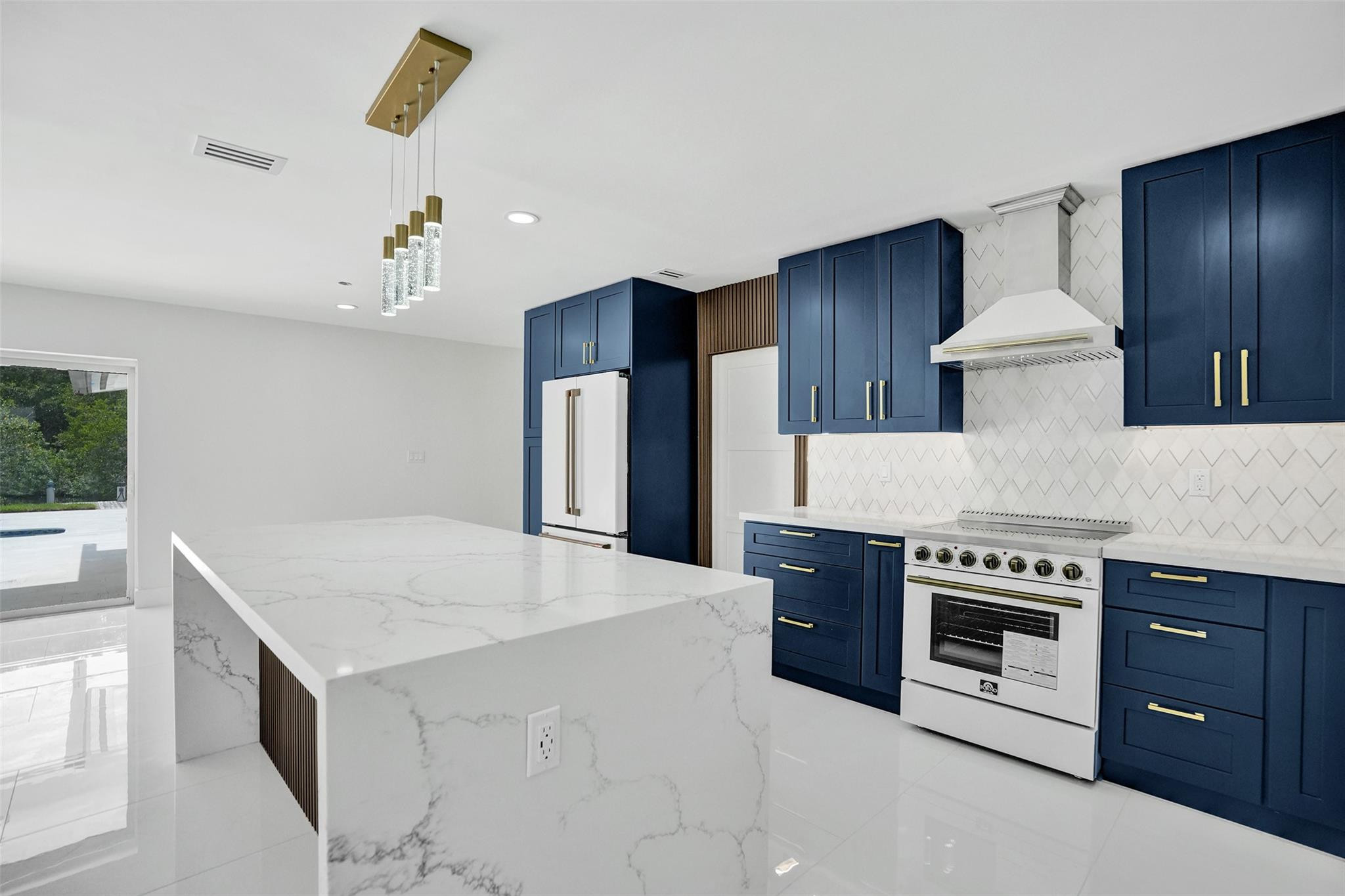 2615 NW 9th Ter