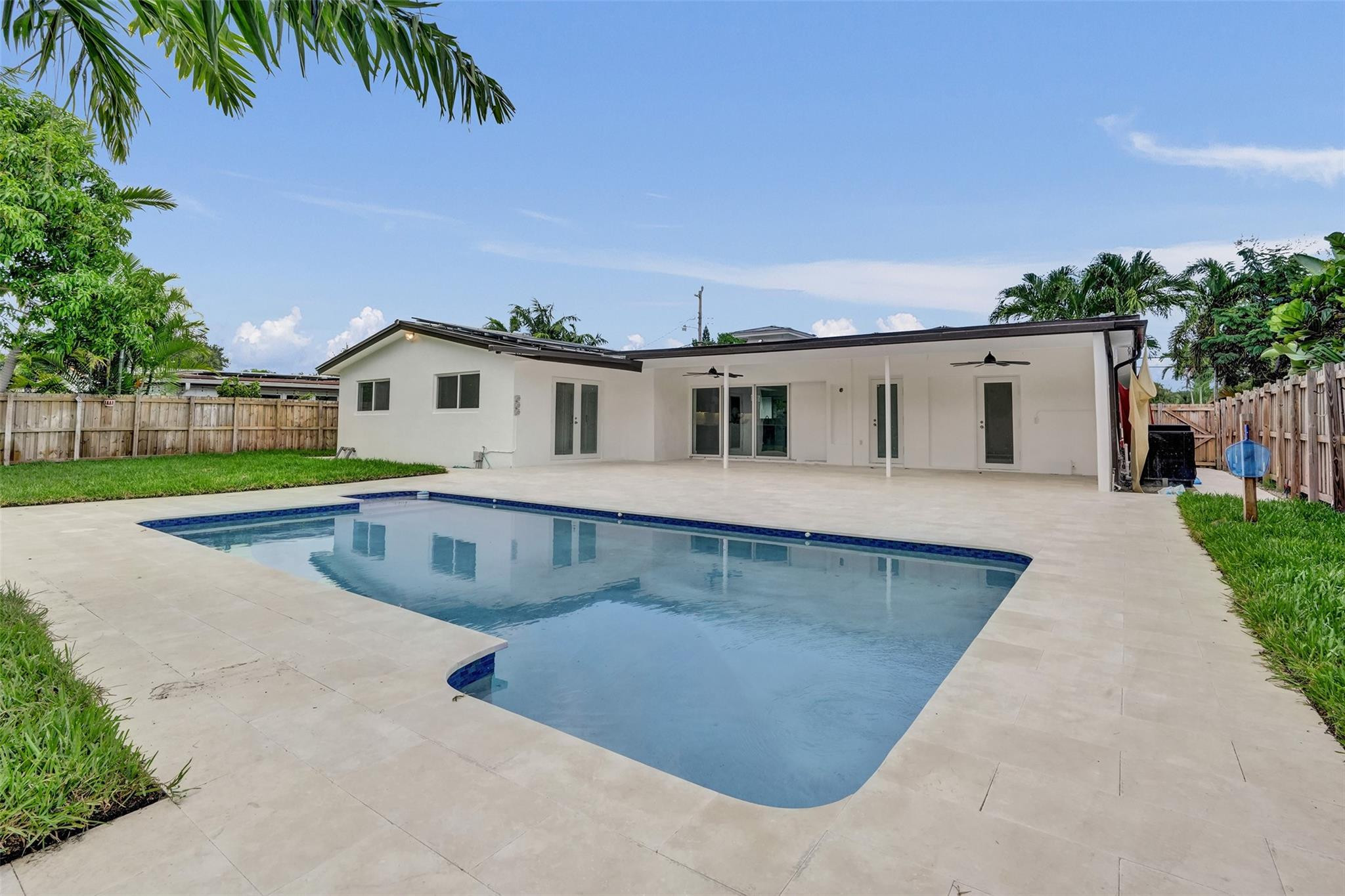 2615 NW 9th Ter