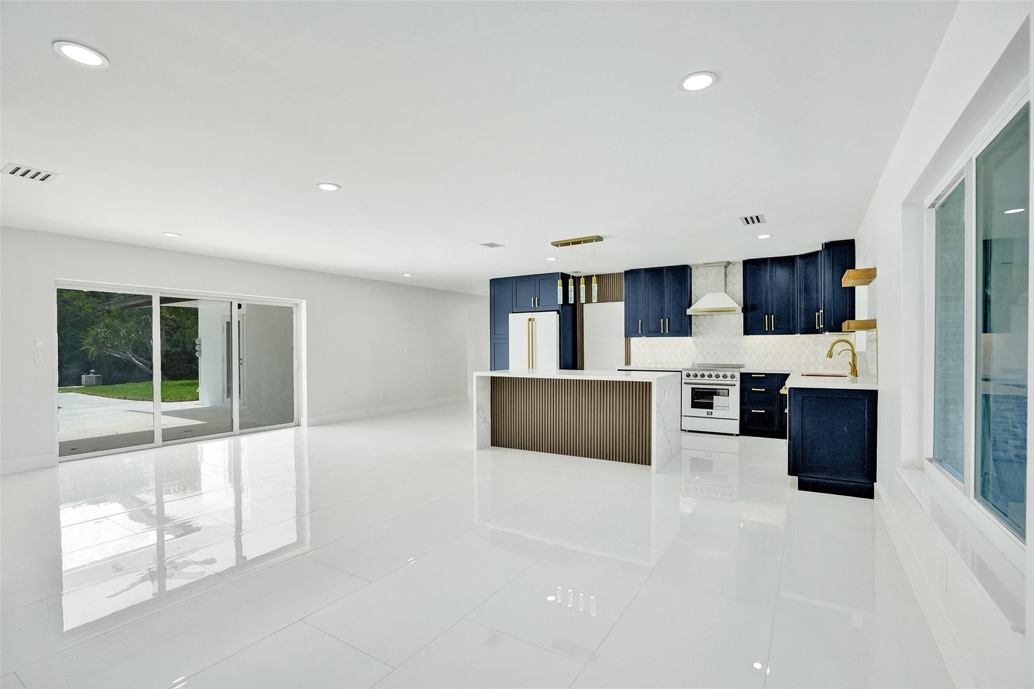 2615 NW 9th Ter