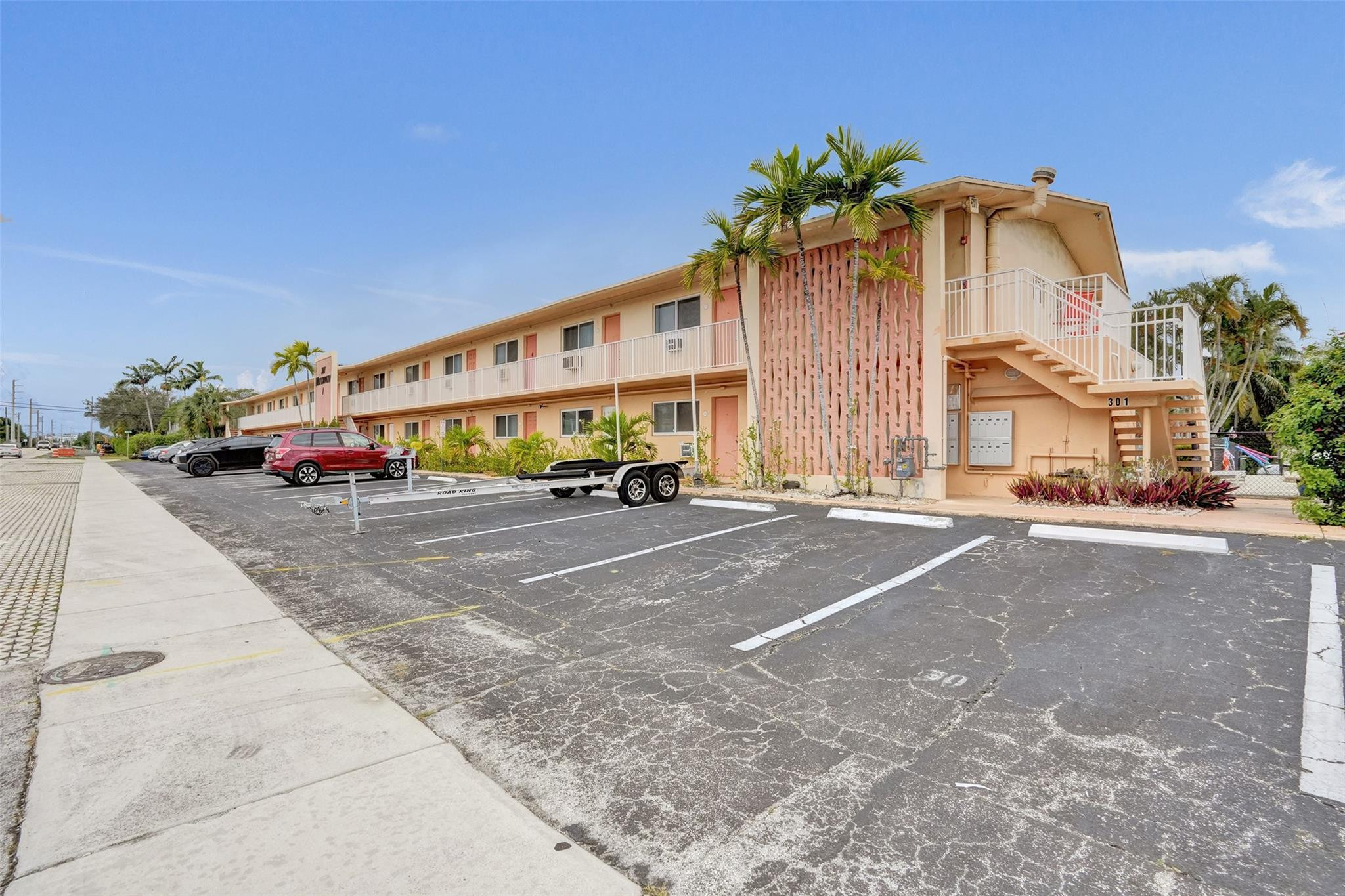 301 E Mcnab Road 115