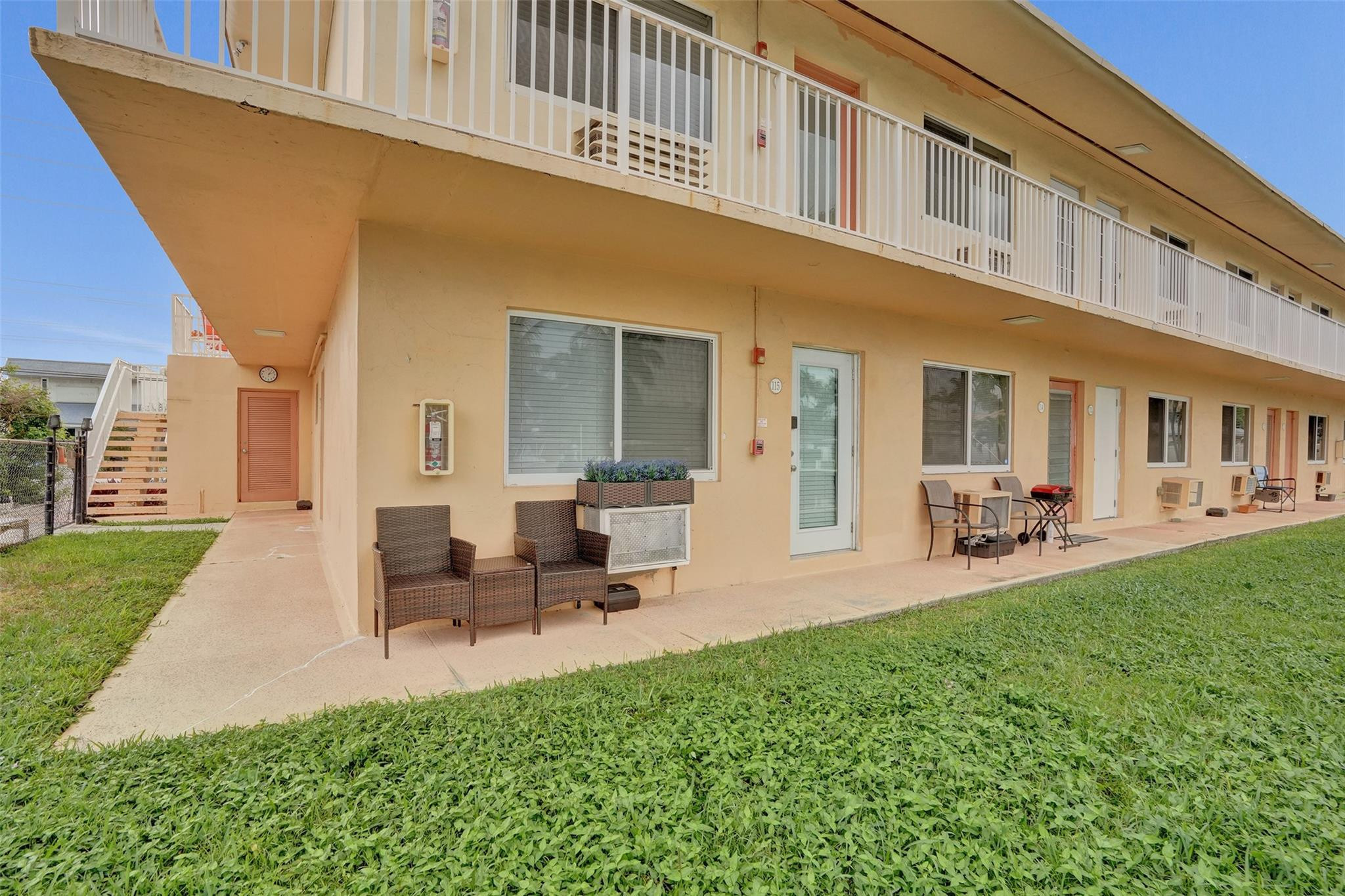301 E Mcnab Road 115