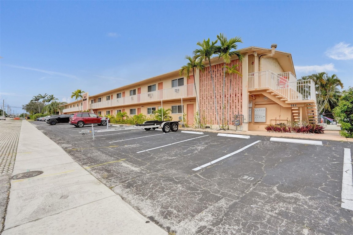 301 E Mcnab Road 115