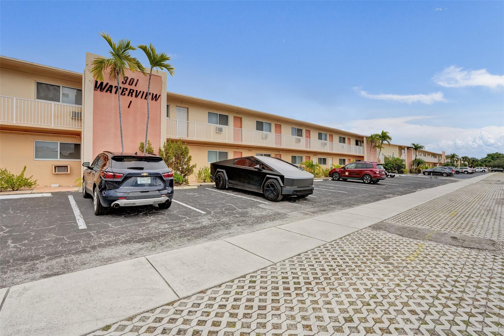 301 E Mcnab Road 115