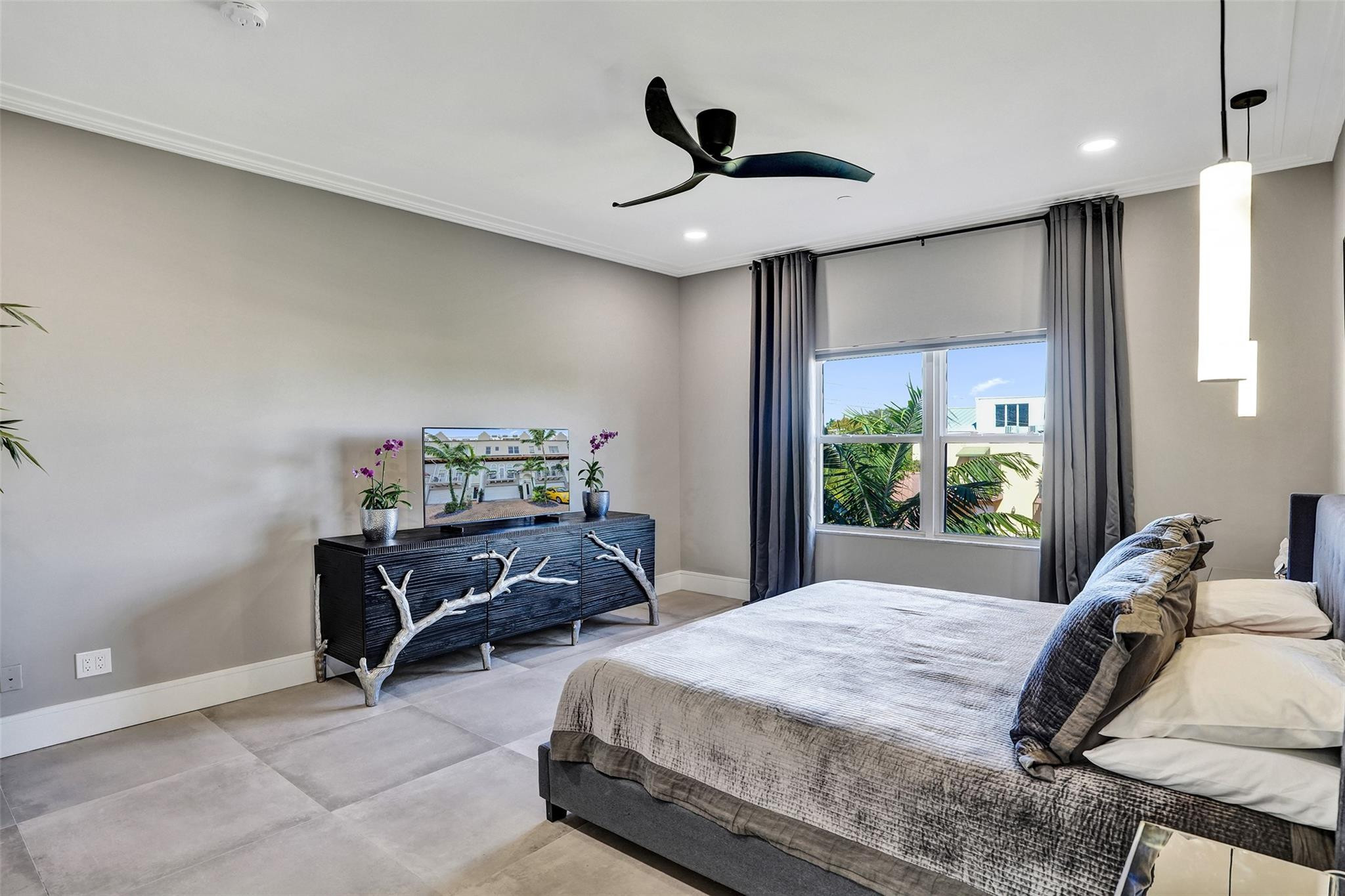 2706 NE 8th Avenue 2706