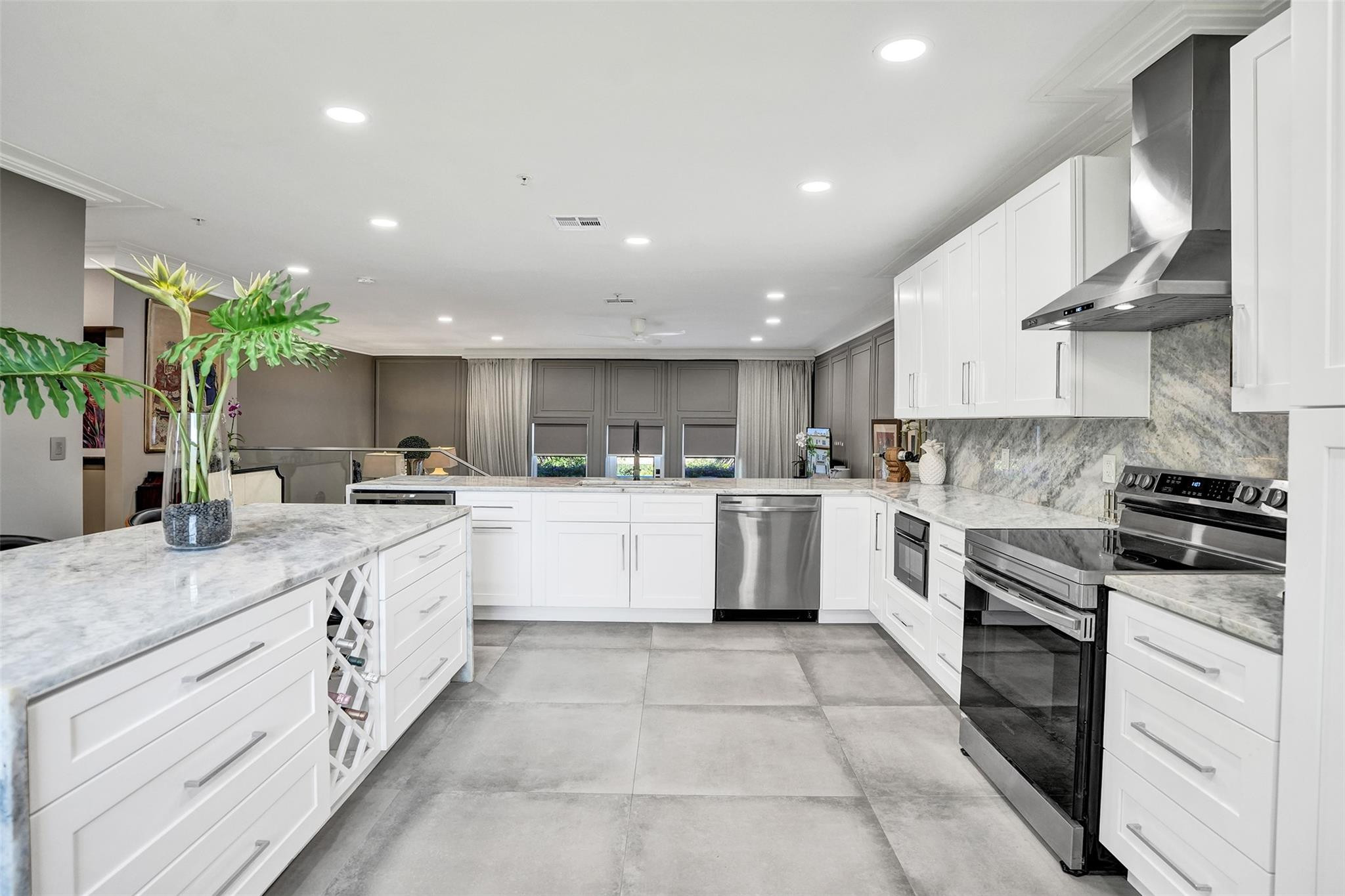 2706 NE 8th Avenue 2706