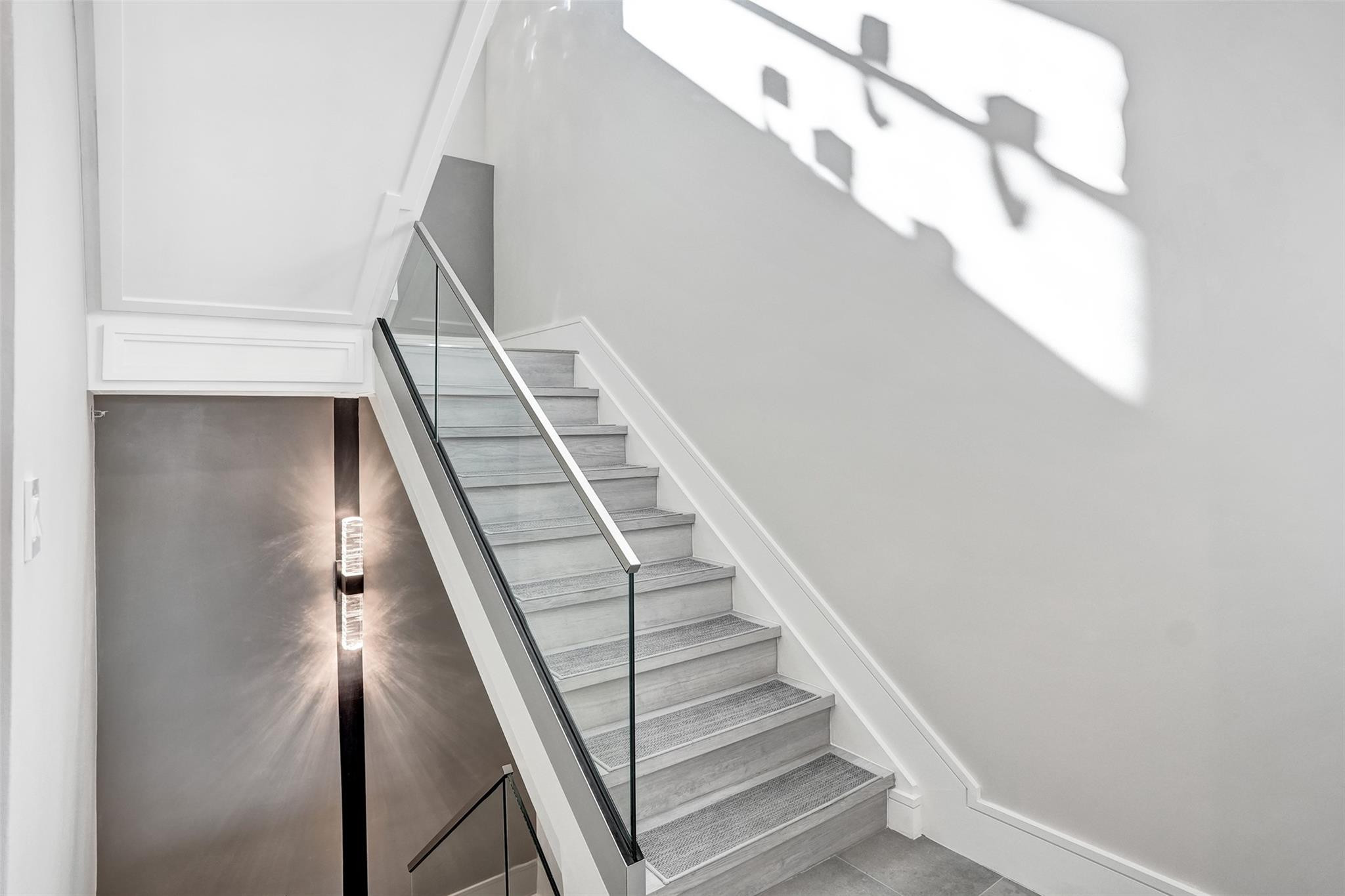 2706 NE 8th Avenue 2706