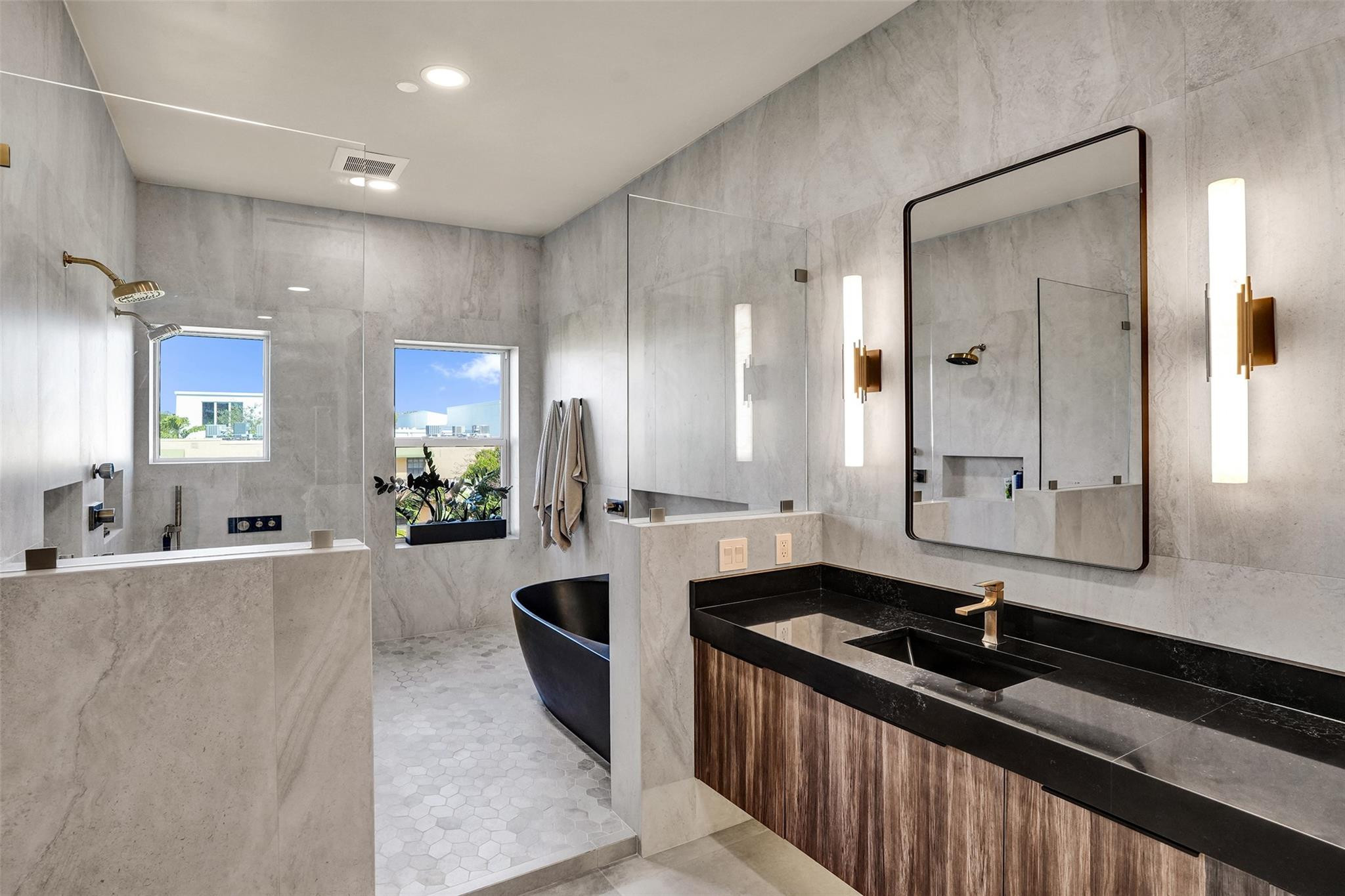 2706 NE 8th Avenue 2706