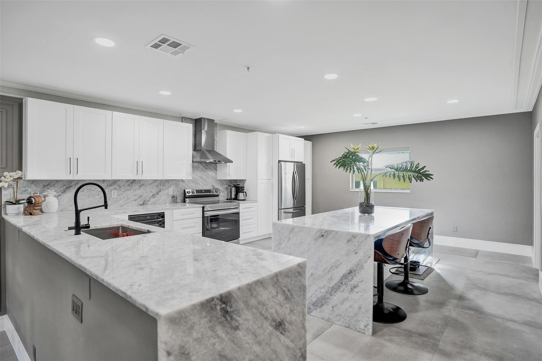 2706 NE 8th Avenue 2706