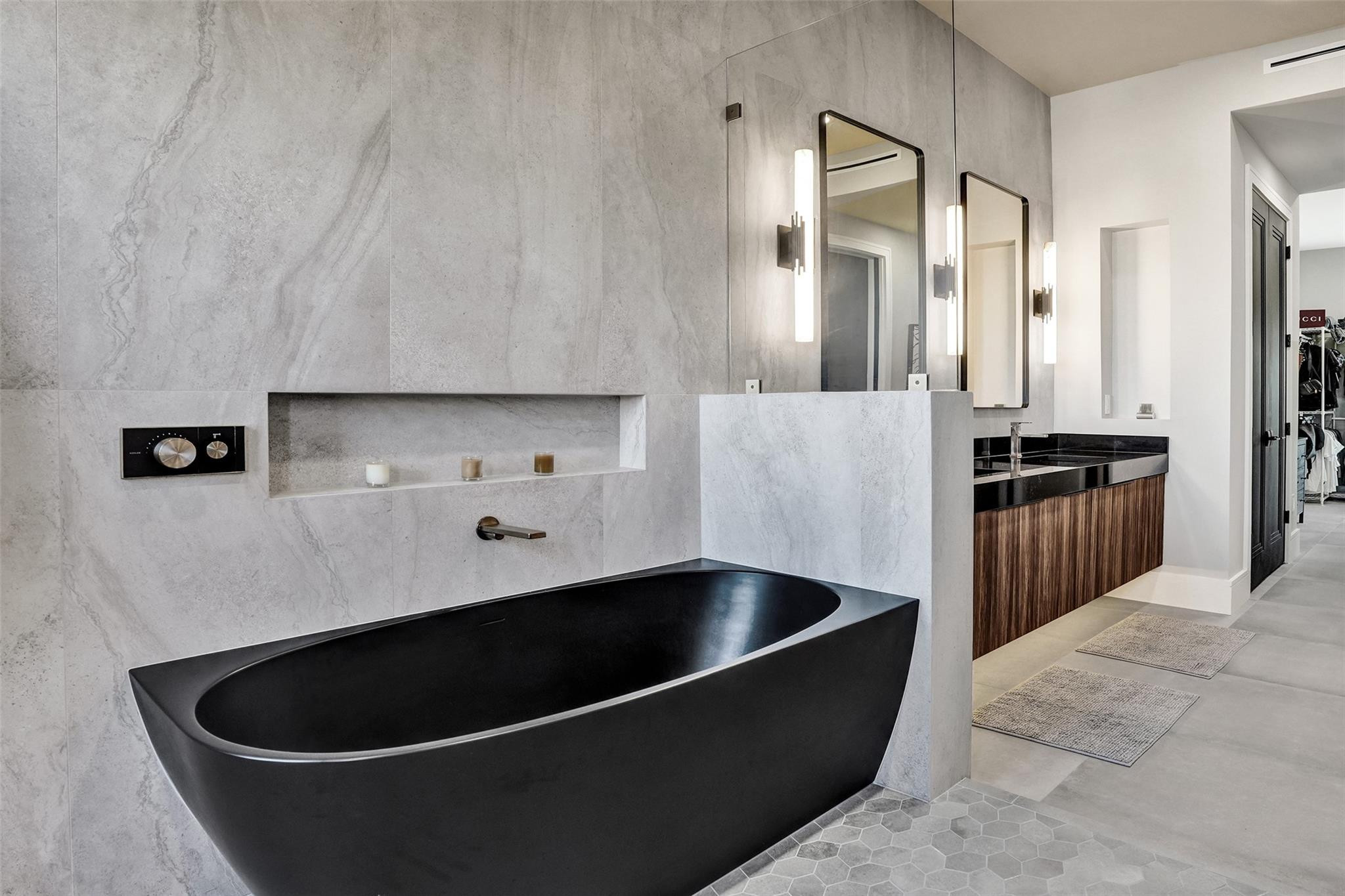 2706 NE 8th Avenue 2706