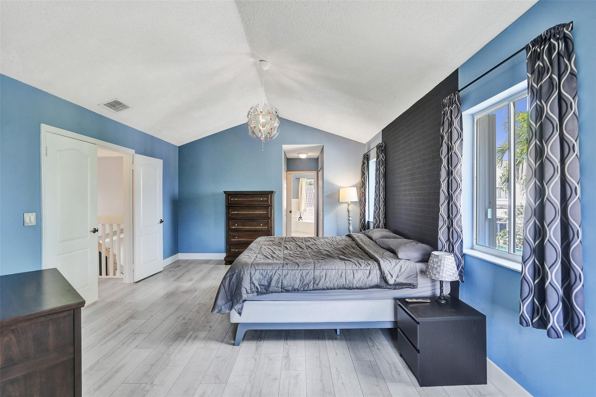 19321 NW 10th Street