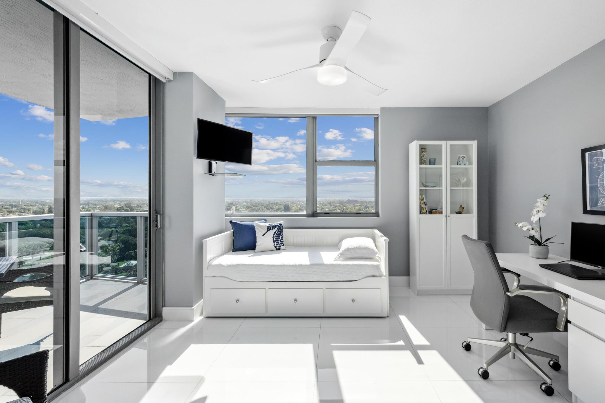 2641 N Flamingo Road 1708n