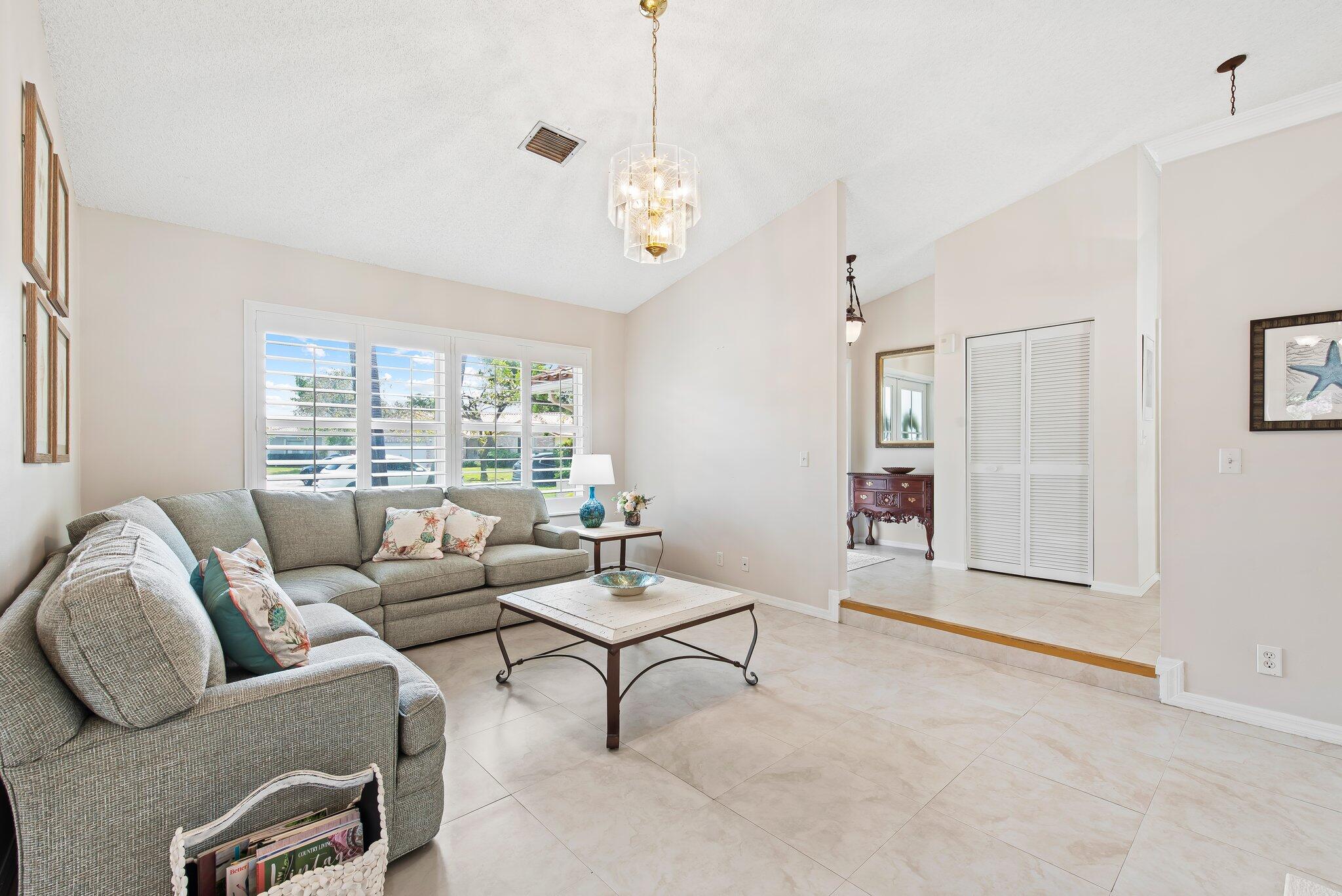 10957 NW 19th Manor