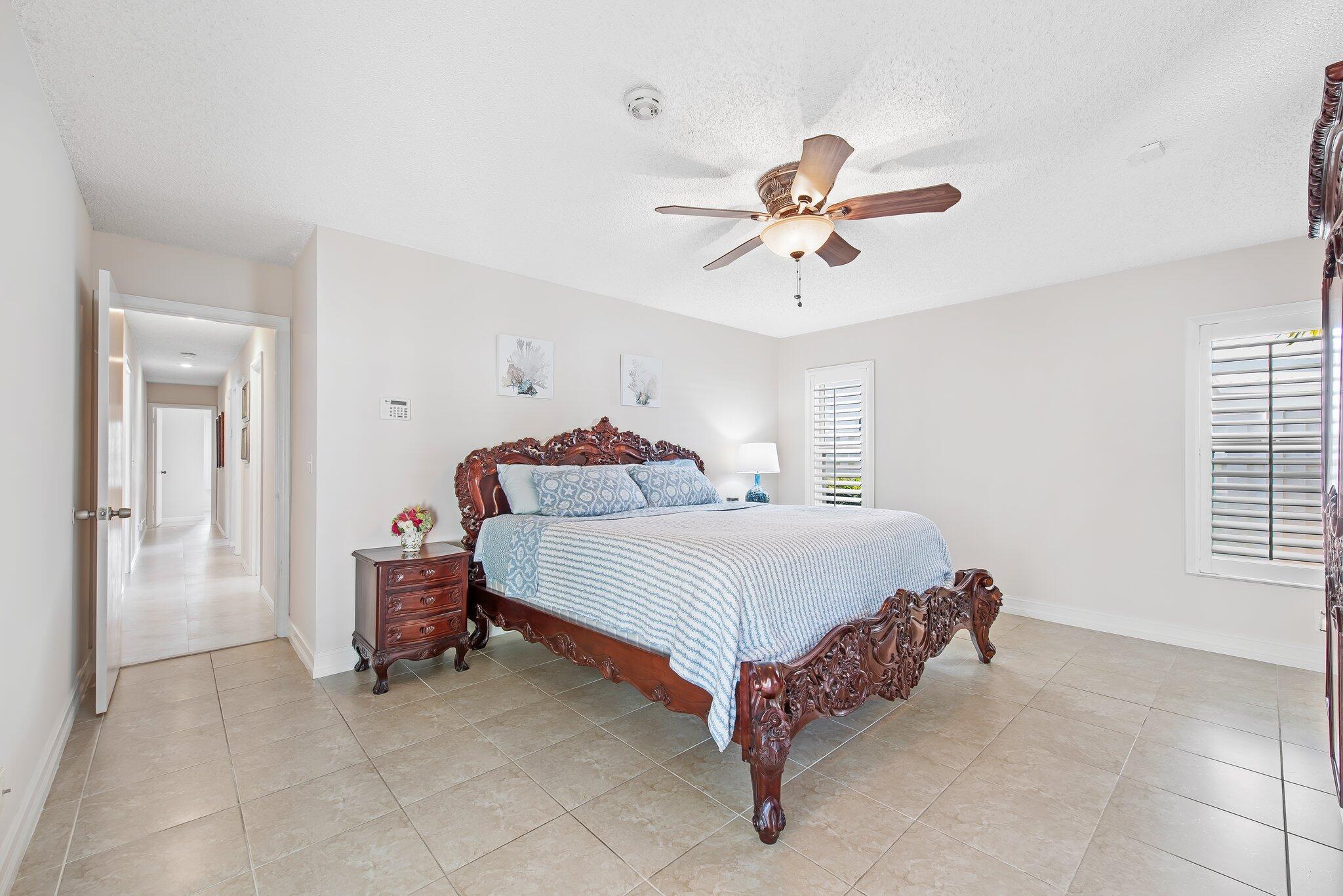 10957 NW 19th Manor
