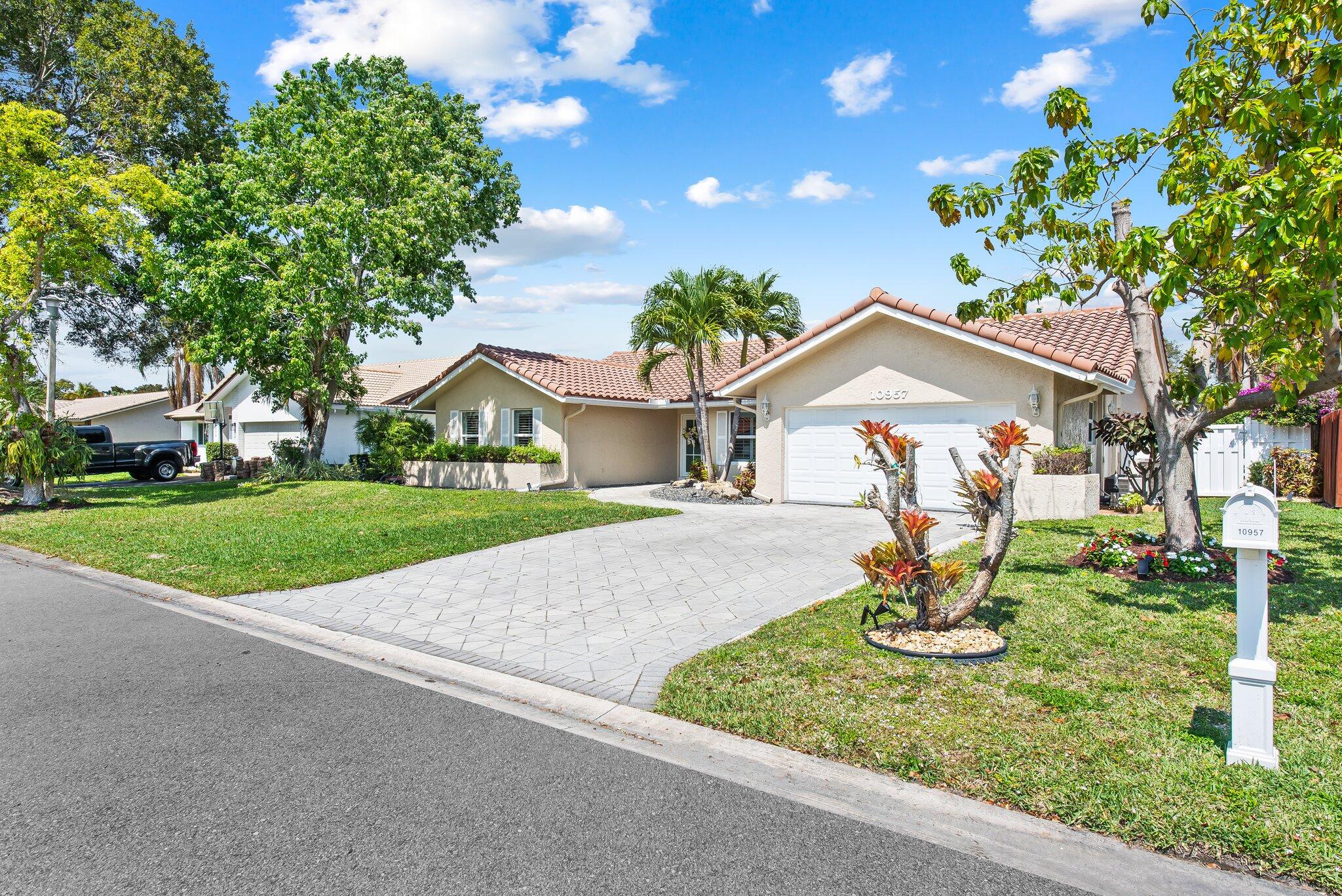 10957 NW 19th Manor
