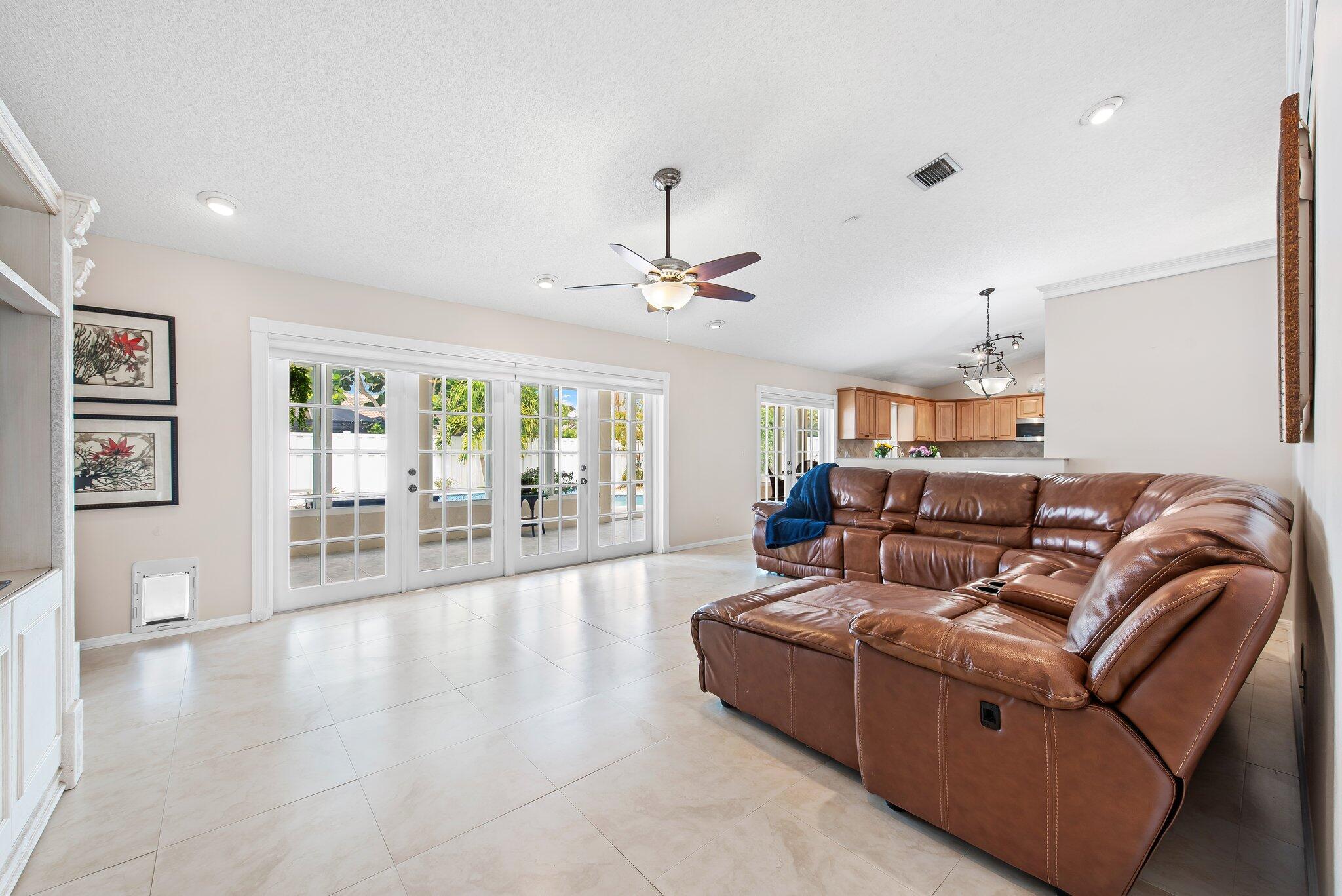 10957 NW 19th Manor