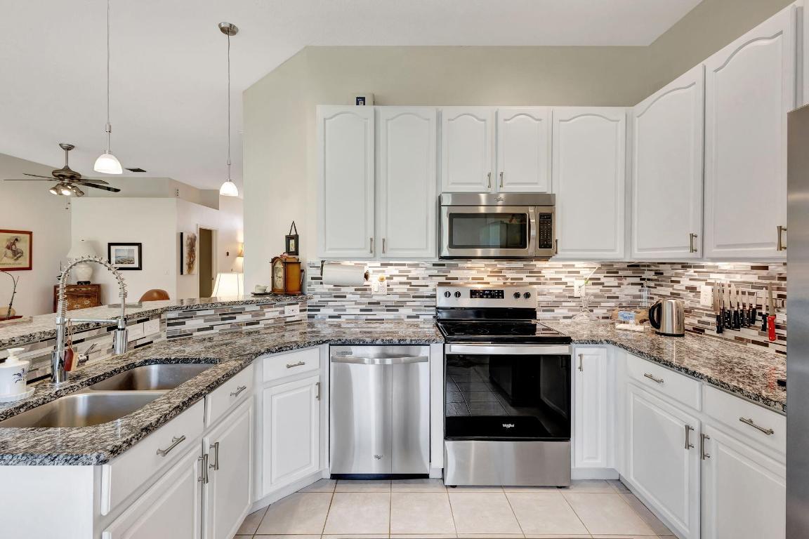 3662 Old Lighthouse Circle