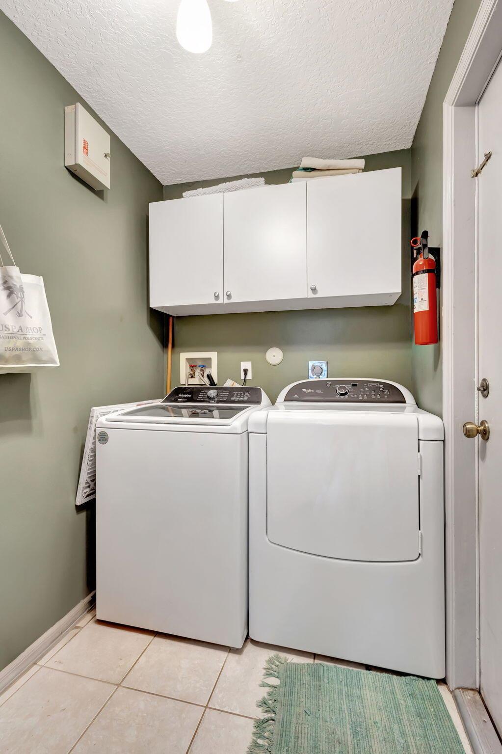 3662 Old Lighthouse Circle