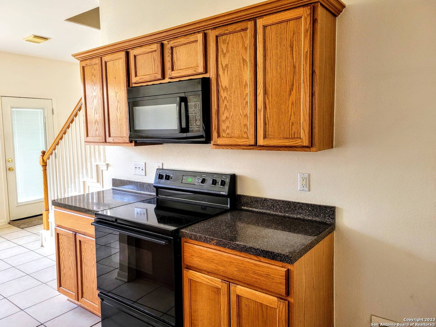 939 RIVER ROCK