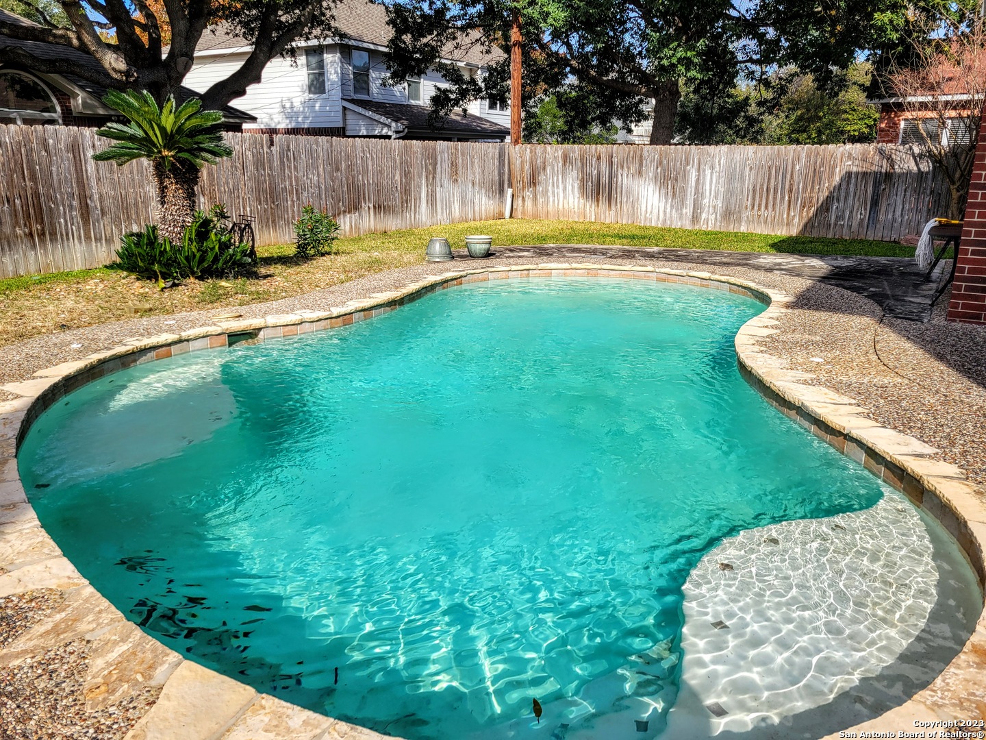 939 RIVER ROCK
